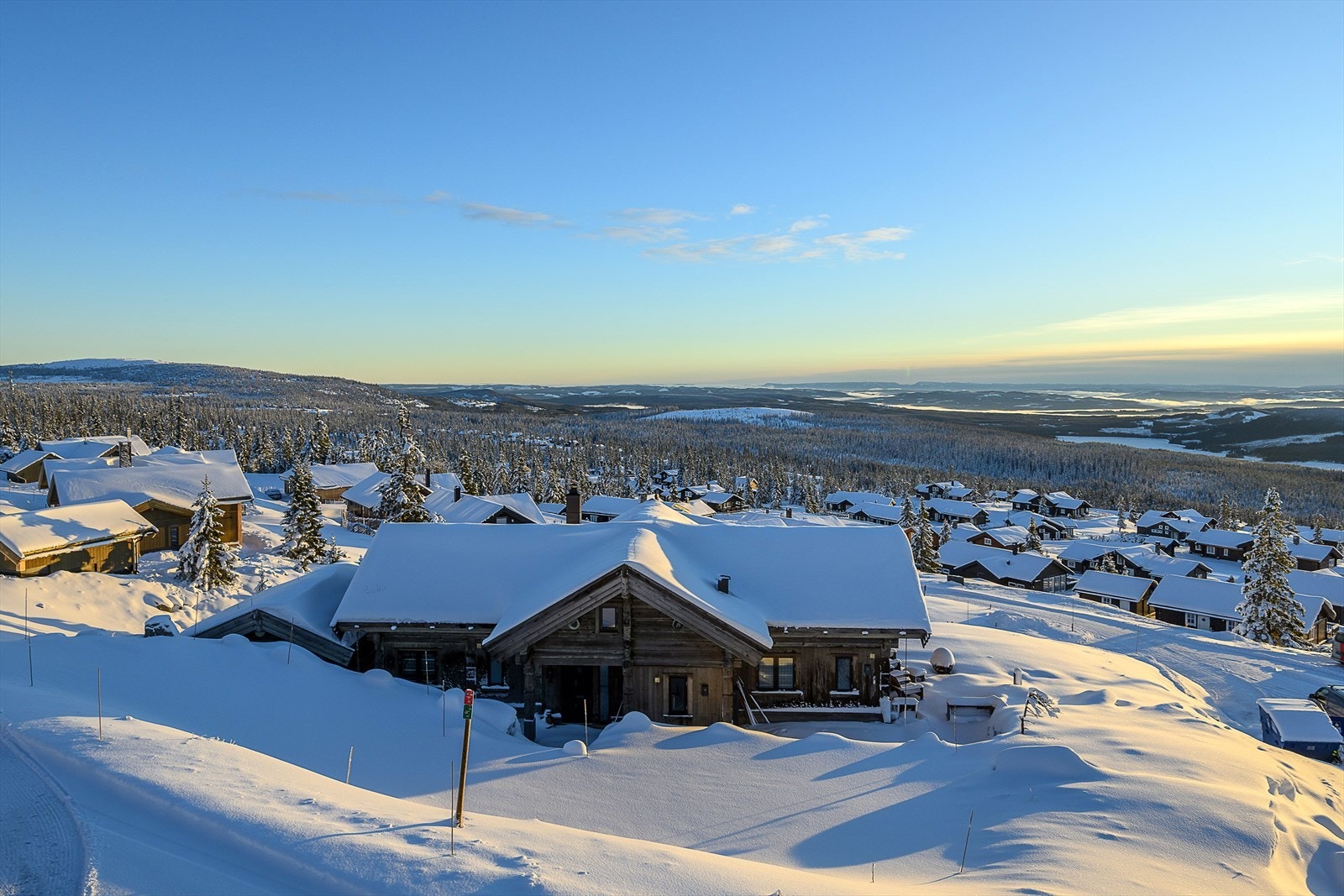 Tett på skiløyper og turstier! Her har du tilgang til milevis med topp preparerte løyper i variert terreng flotte omgivelser. Galleribilde