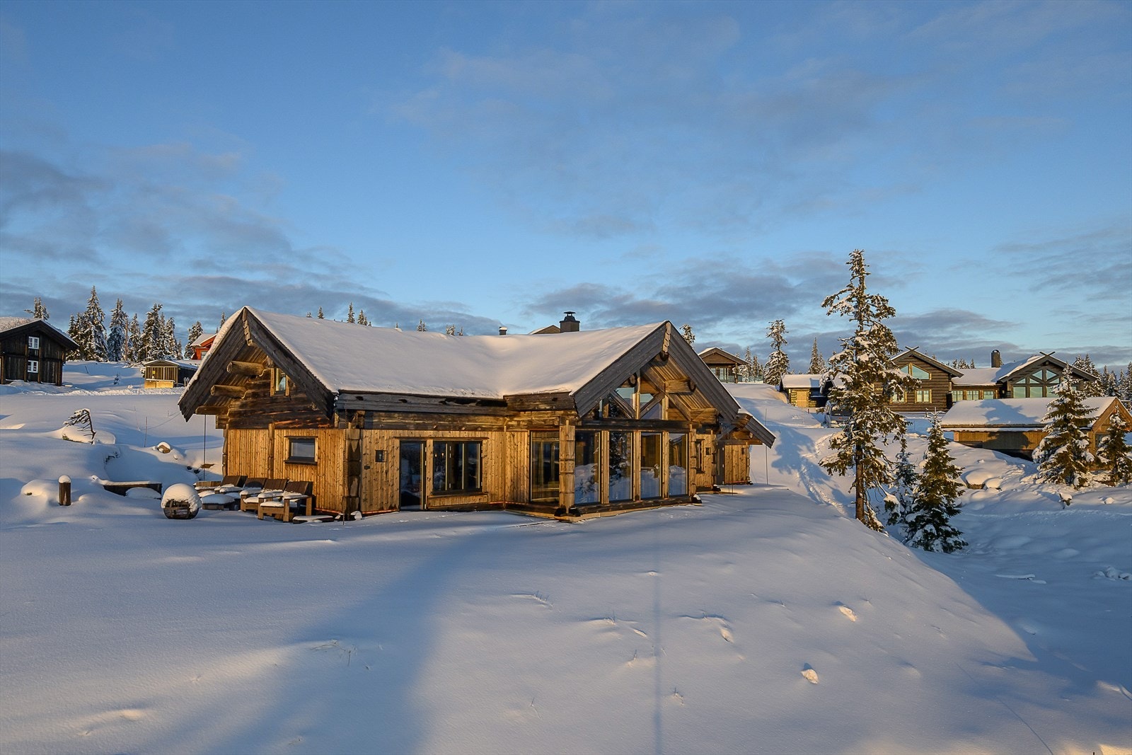 Her presenteres en påkostet og svært funksjonell hytte med gjennomført stil og høy standard. Galleribilde
