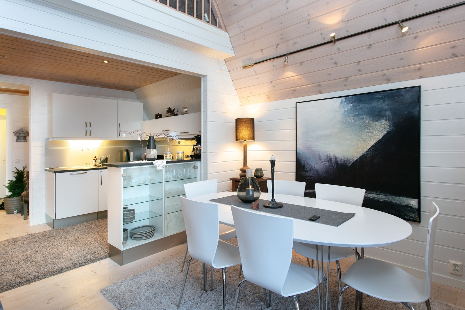 Spisestue/stue Galleribilde