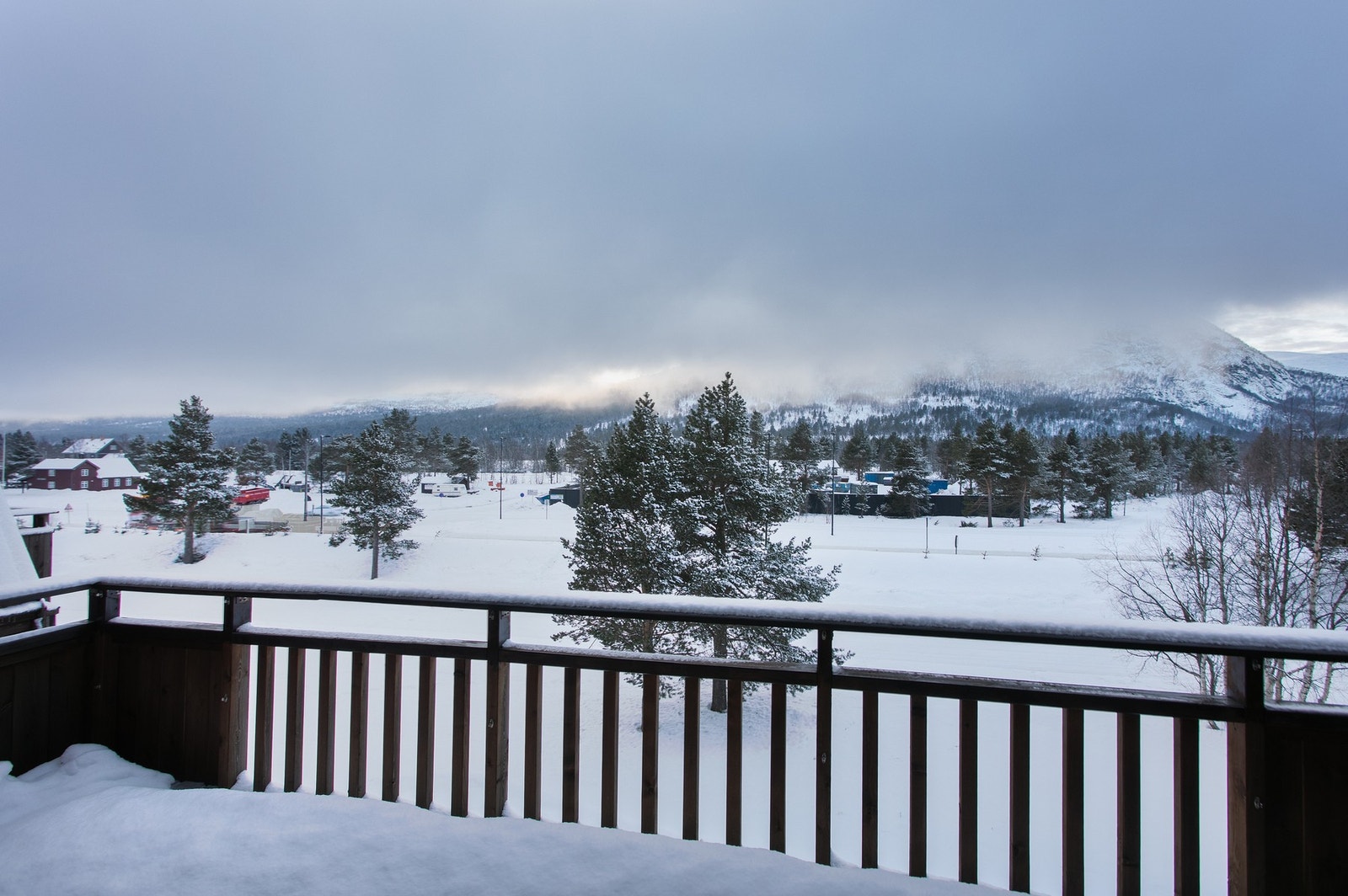 Fra stuen er det utgang til en romslig og flott veranda. Galleribilde