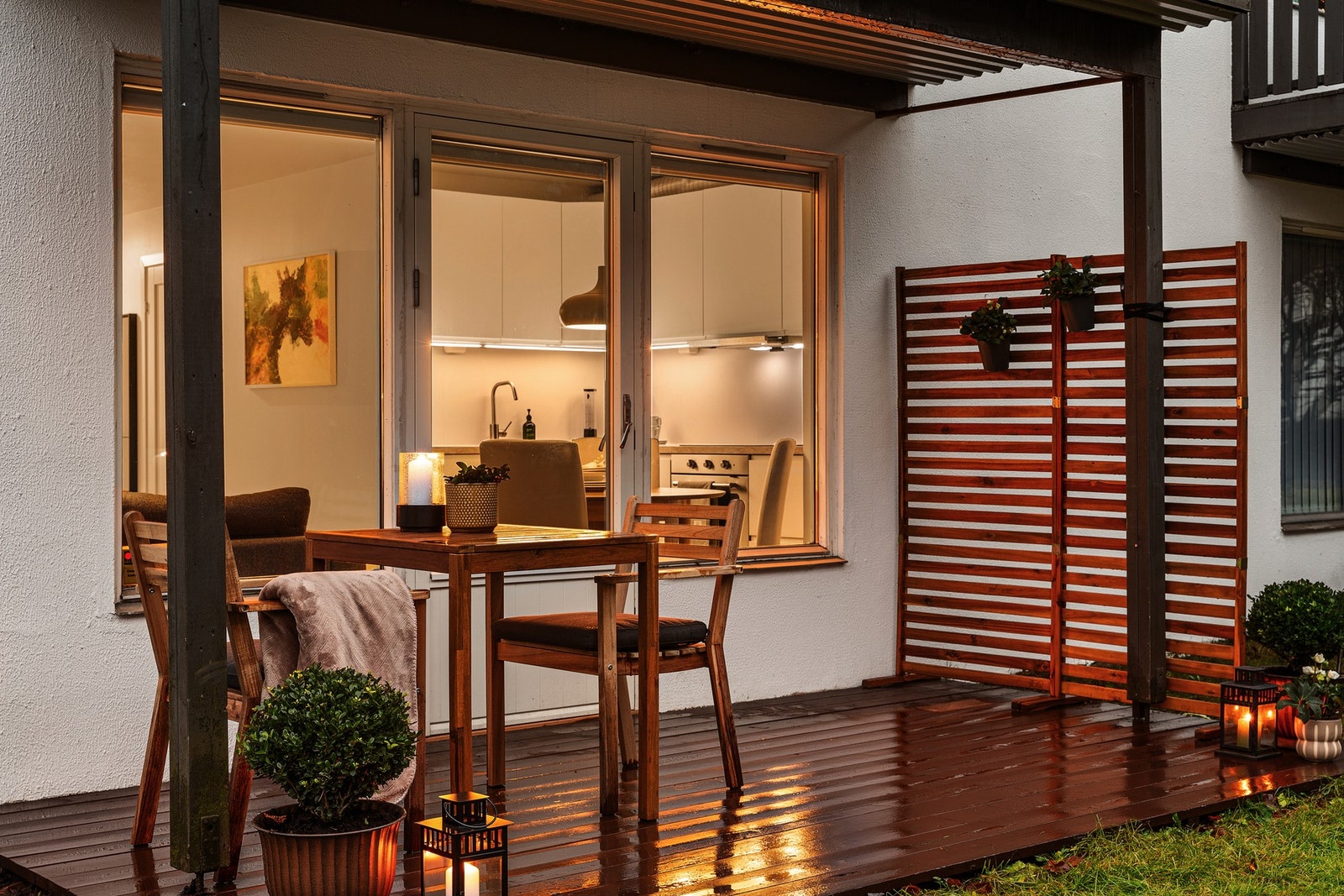 Dette er et gjennomført og etterspurt boområde som kombinerer rolige omgivelser med svært god tilgjengelighet og et bredt tilbud av tjenester og aktiviteter. Galleribilde