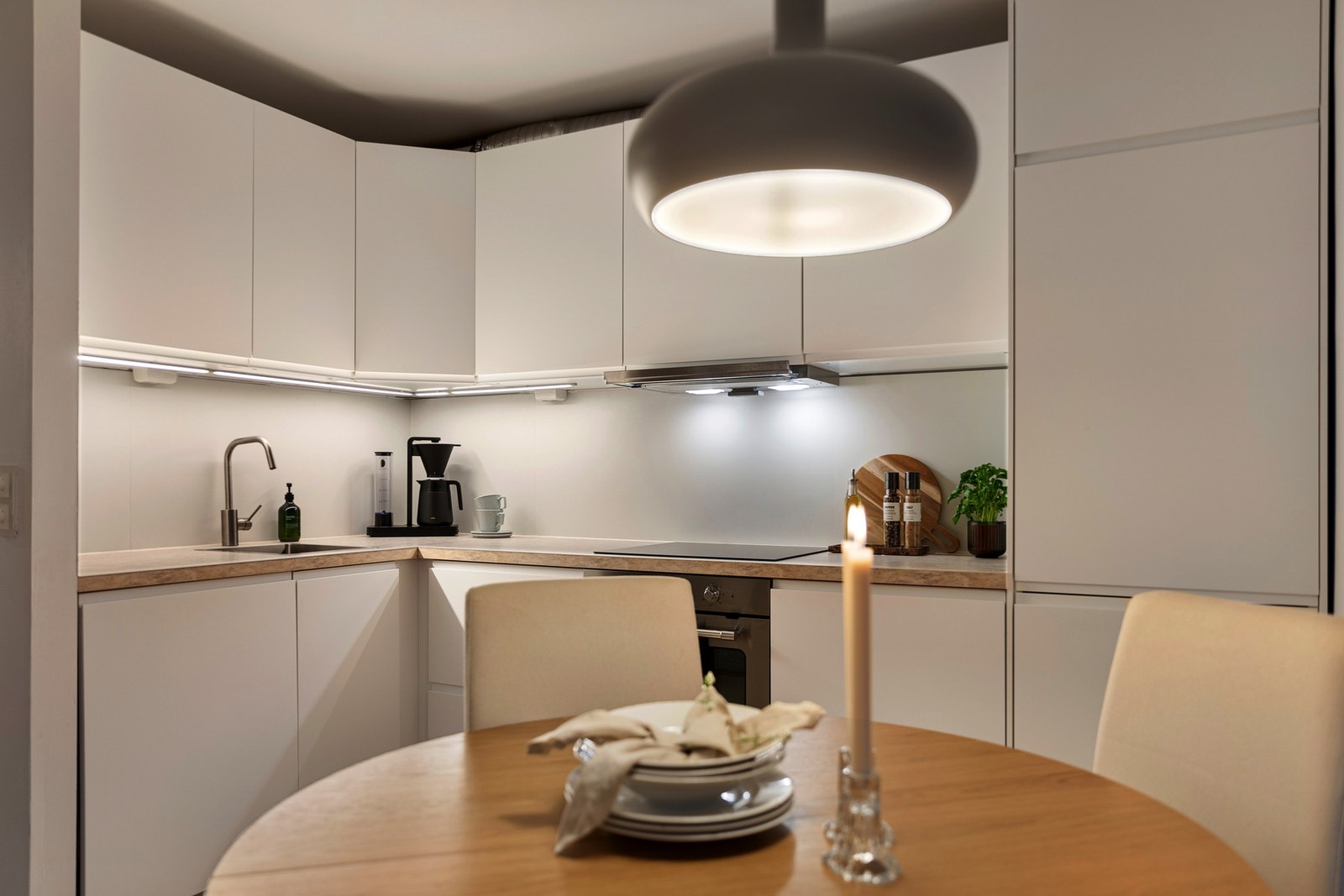 Dette er et område som kombinerer naturnære kvaliteter, gode kommunikasjoner og et veletablert bomiljø - en beliggenhet som holder seg attraktiv over tid. Galleribilde