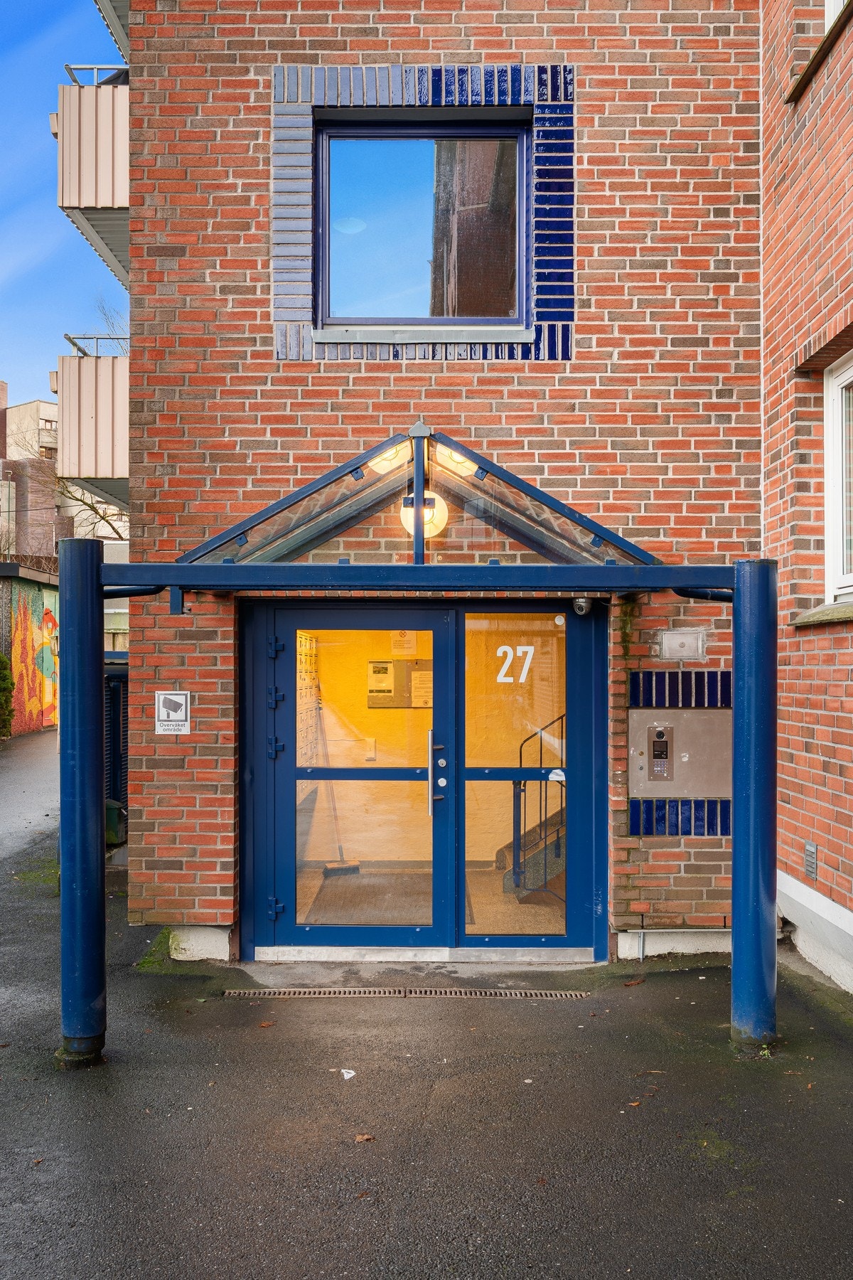 Inngangspartiet til blokka er utstyrt med callinganlegg. Galleribilde