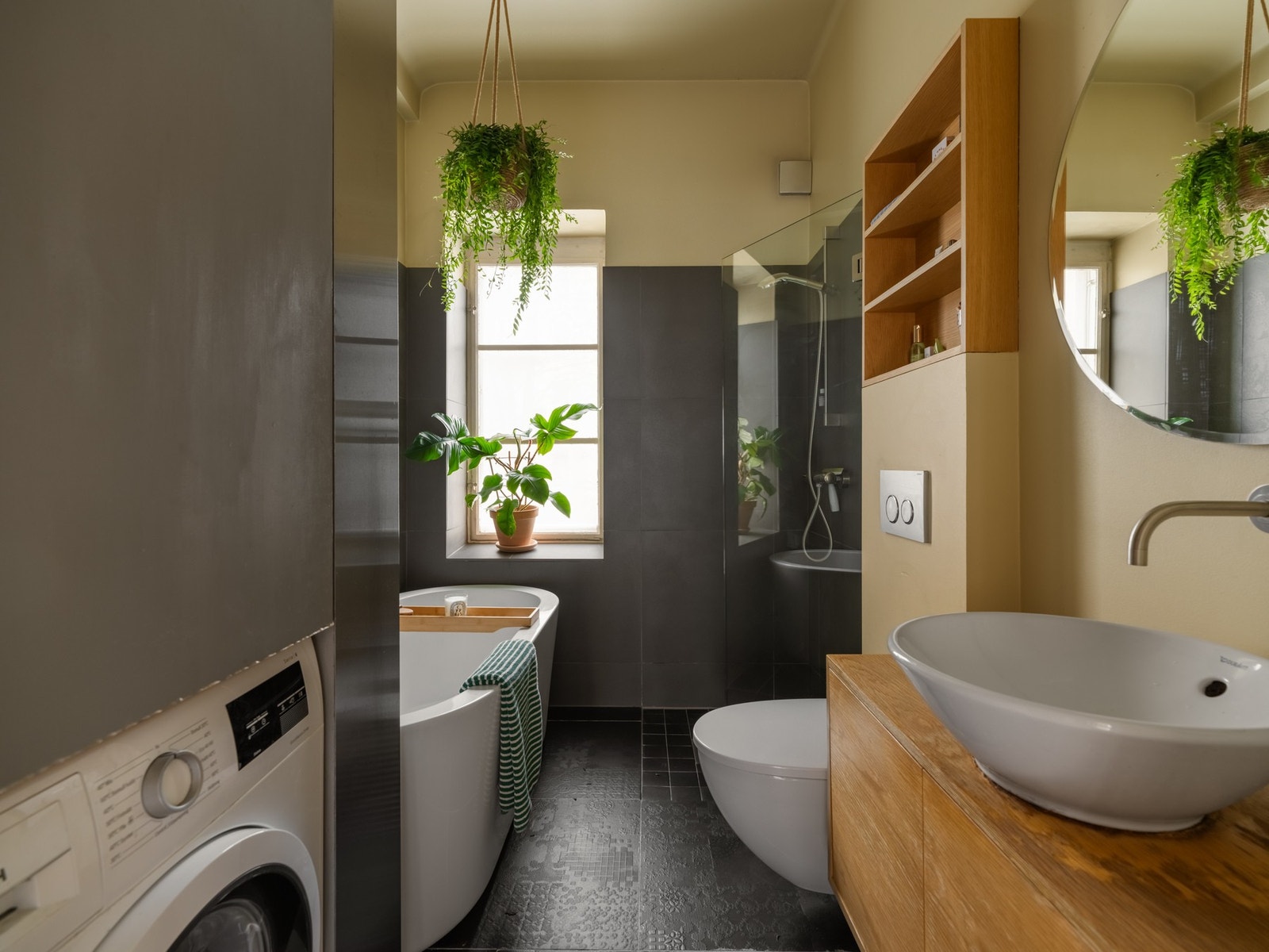 Fra entreen finner vi inngangen til baderommet, som også er neste stopp på veien. Galleribilde