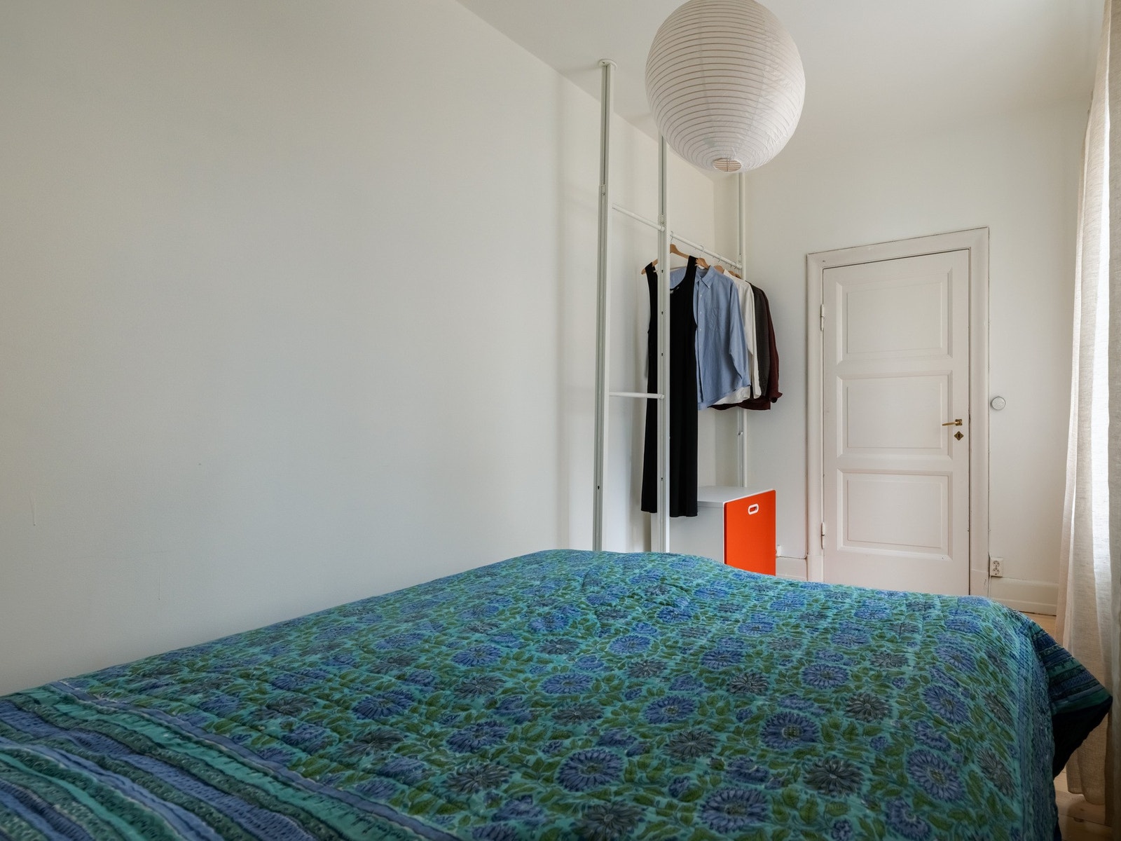 Soverommene vender for øvrig inn mot bakhagen. Galleribilde