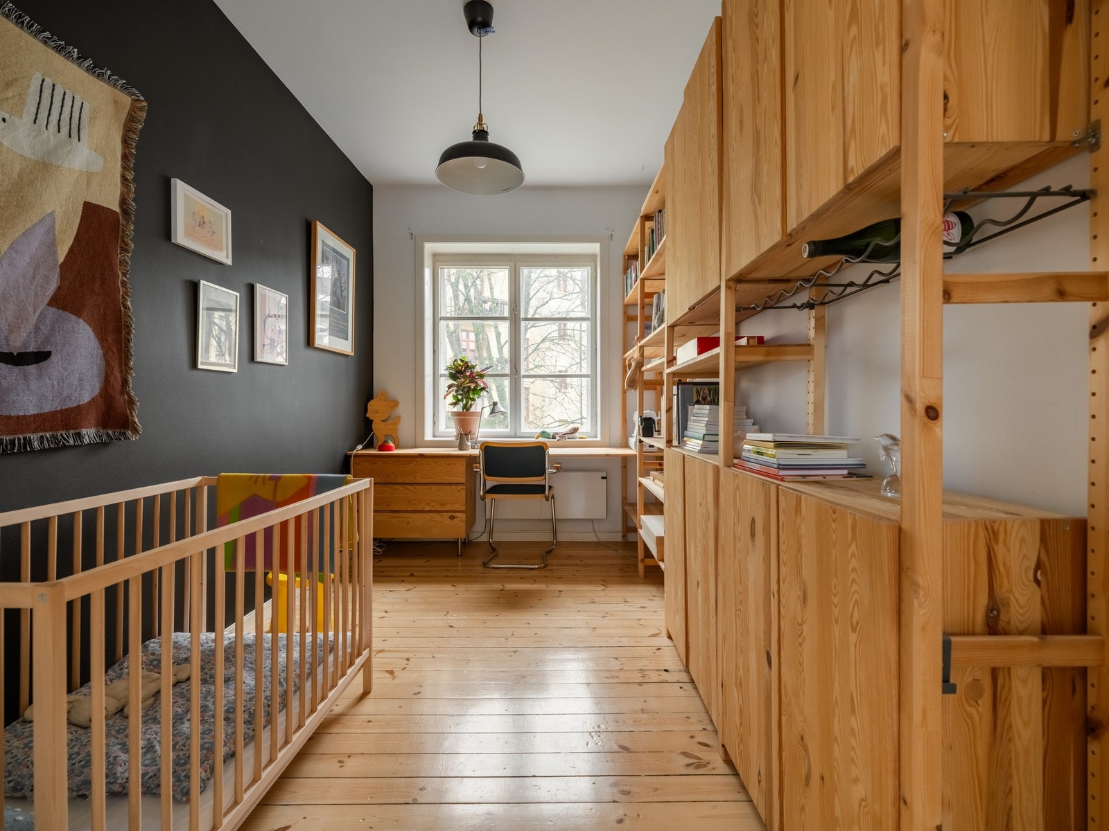 Boligens andre soverom er også av fin størrelse, og fungerer ypperlig som gjesterom, barnrom eller hobbyrom. Galleribilde