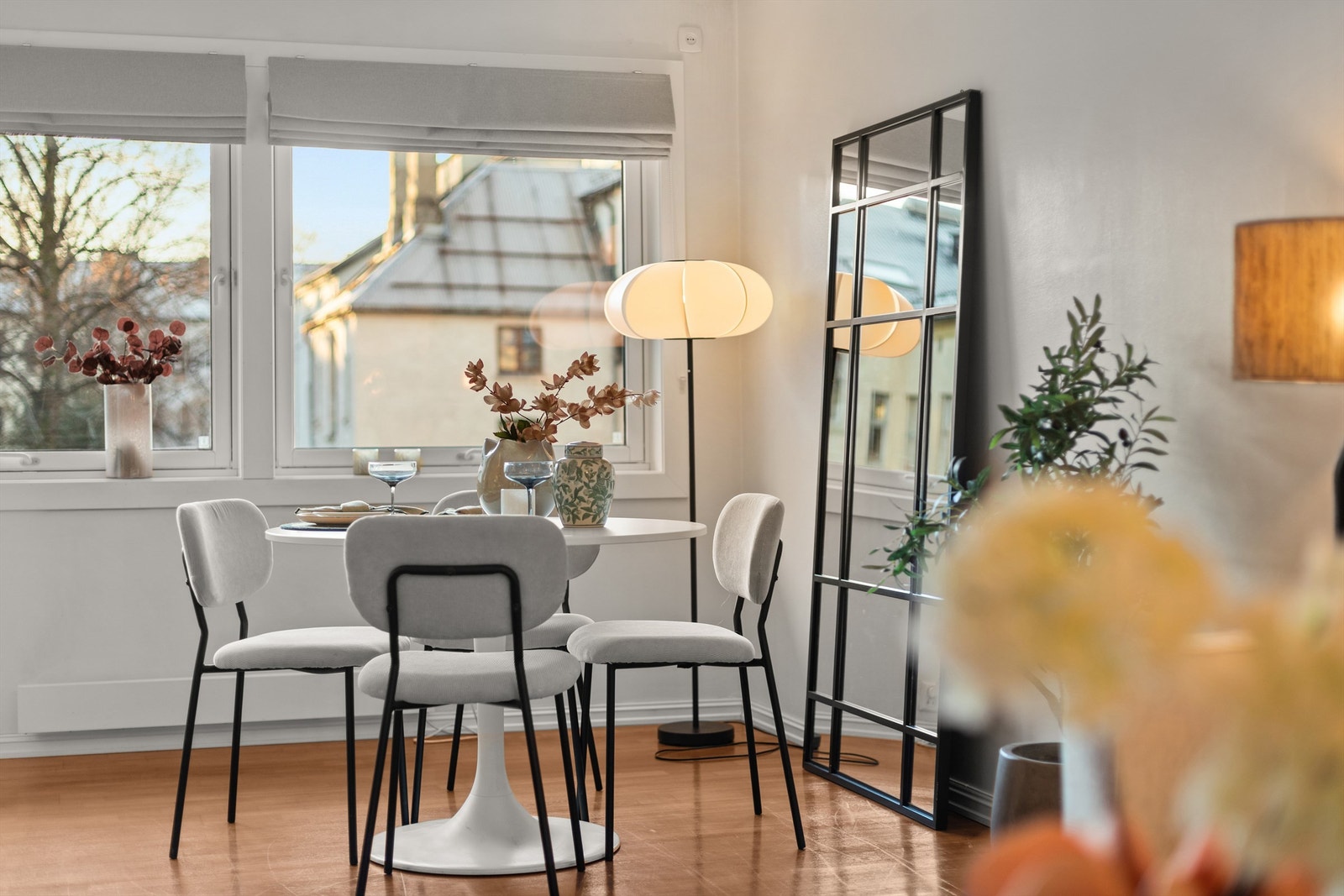 I stuen er det god plass til å møblere med spisegruppe i fin tilknytning til kjøkkenet. Galleribilde