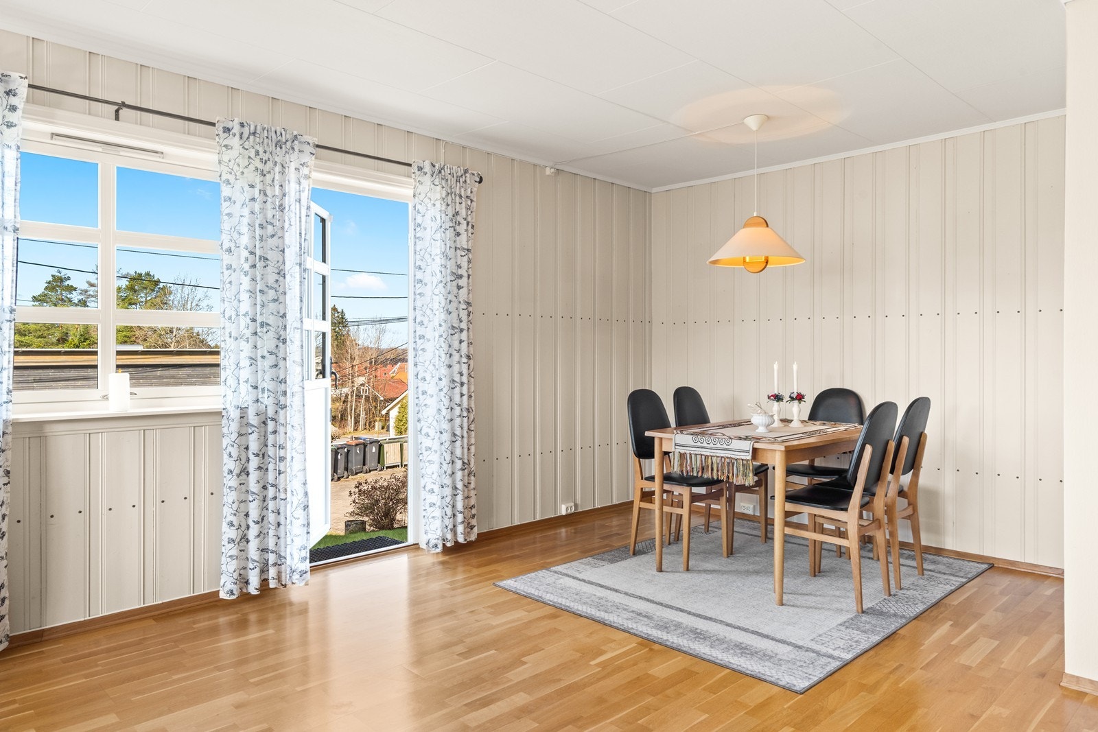 Spisestue. Galleribilde