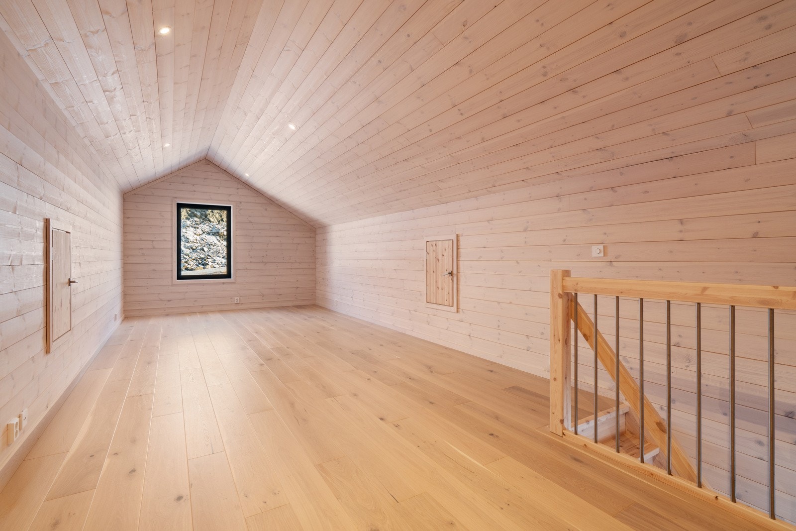 Hems med mulighet for avdeling til soverom og loftstue. Galleribilde