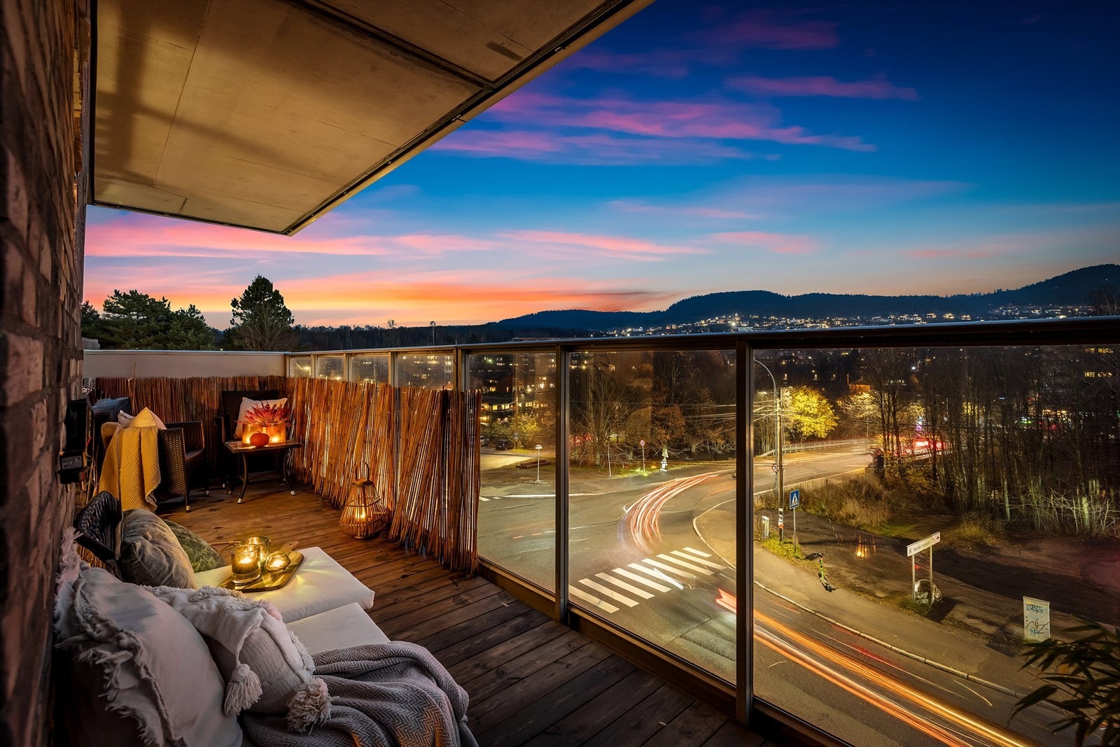 En lekker 5-roms hjørneleilighet med to solrike balkonger på tilsammen ca. 18m². Galleribilde