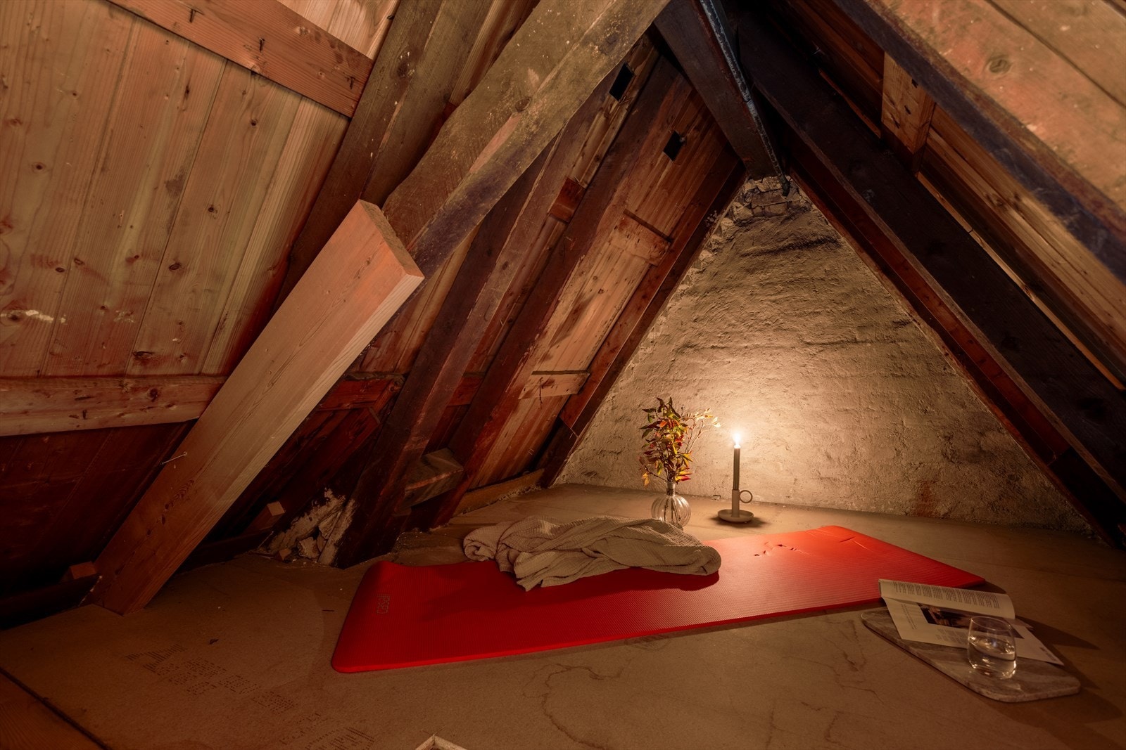 Her er det god plass til diverse oppbevaring. I tillegg disponerer leiligheten en kjellerbod på 6 m² og utebod på 4 m². Galleribilde