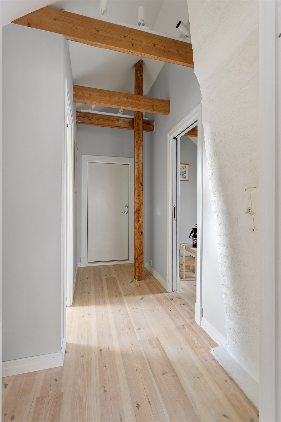 Videre kommer vi opp i boligens loftetasje. Galleribilde