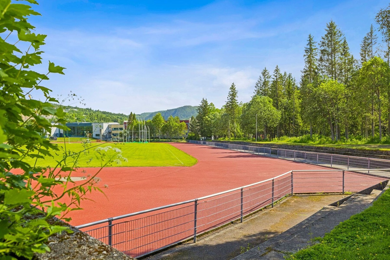 Friidrettsbanen på Kippermoen. Galleribilde