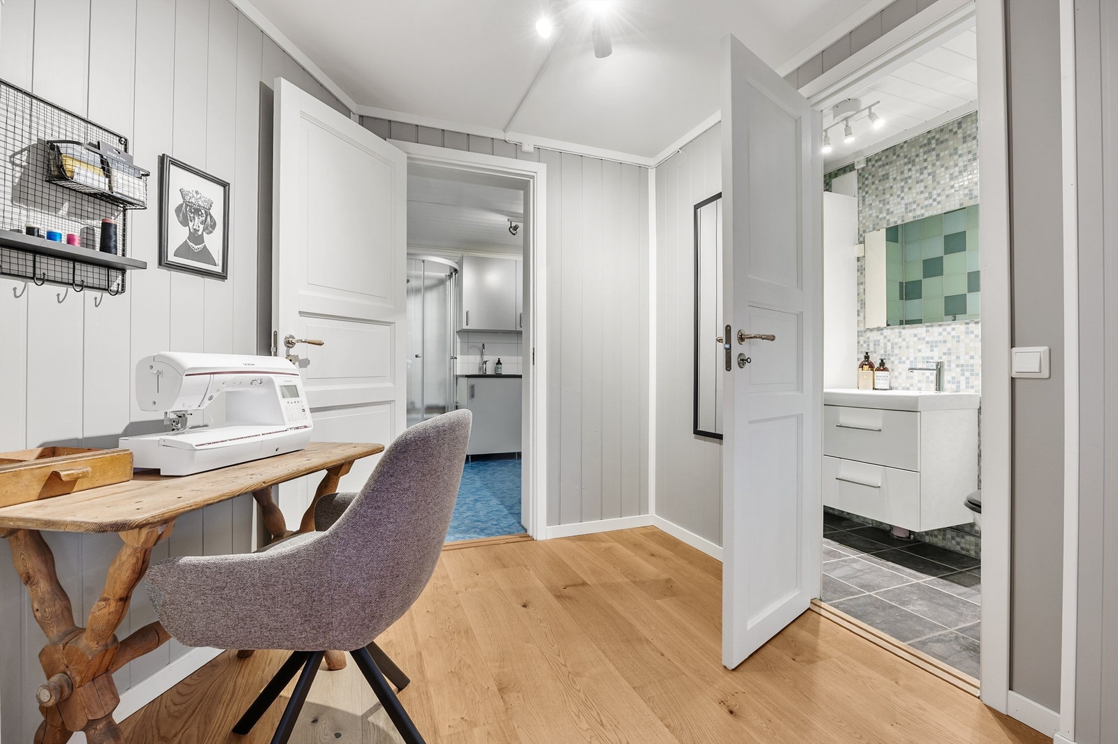 Inngang til bad i under etasjen Galleribilde