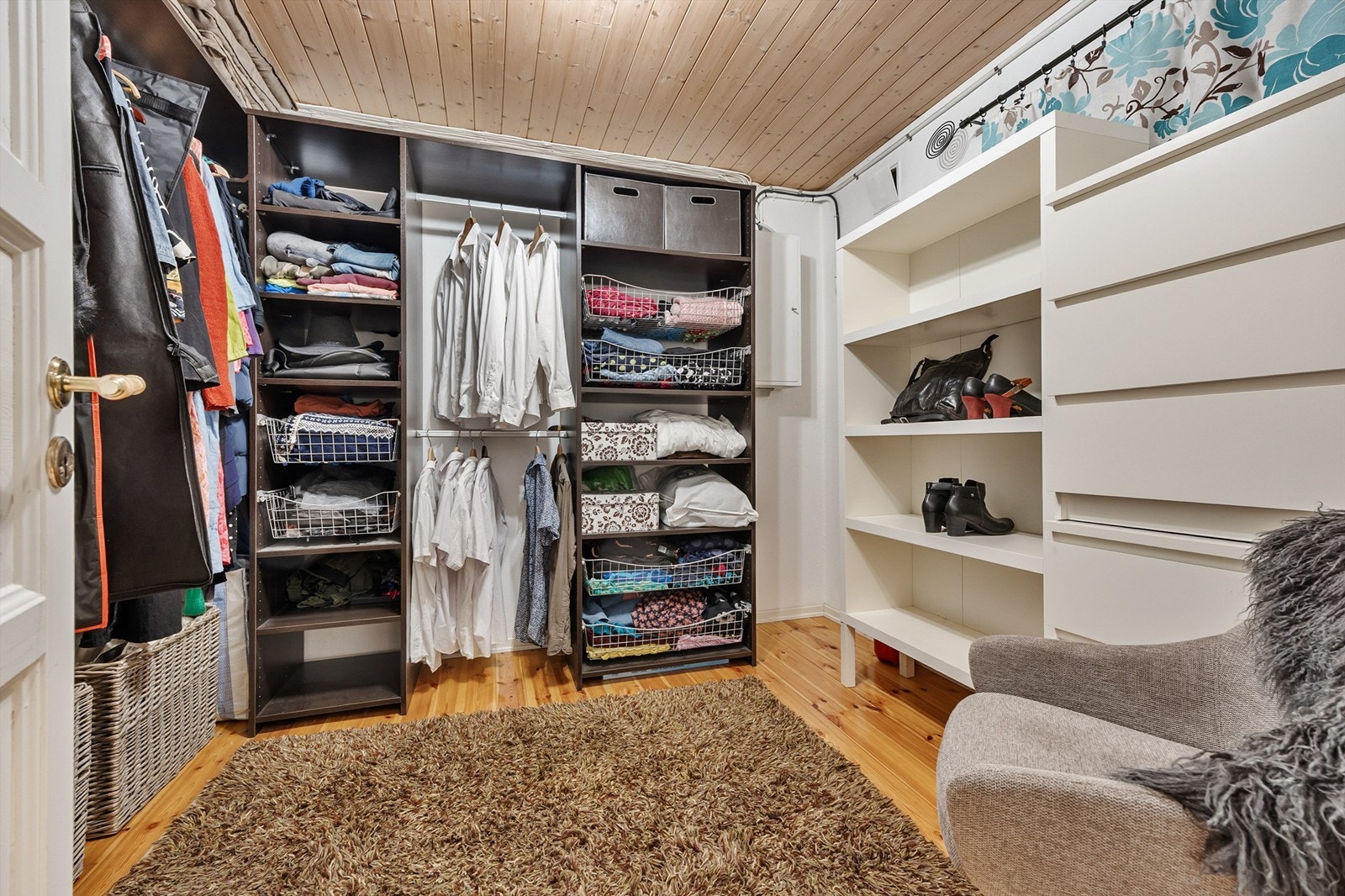 Walk-in-closet Galleribilde