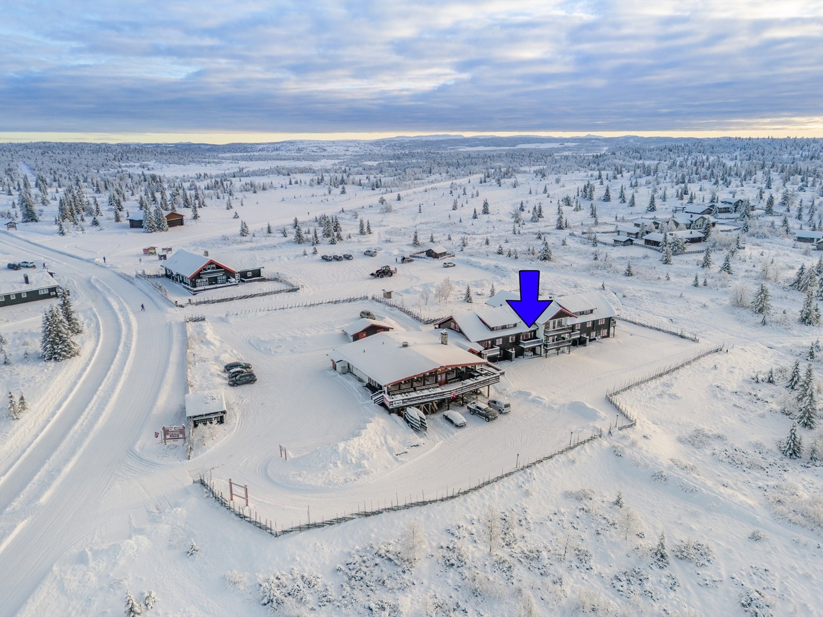 Fritidsboligen ligger på Gålåseter, litt opp fra Gålåvatnet, ca 900 moh. Galleribilde