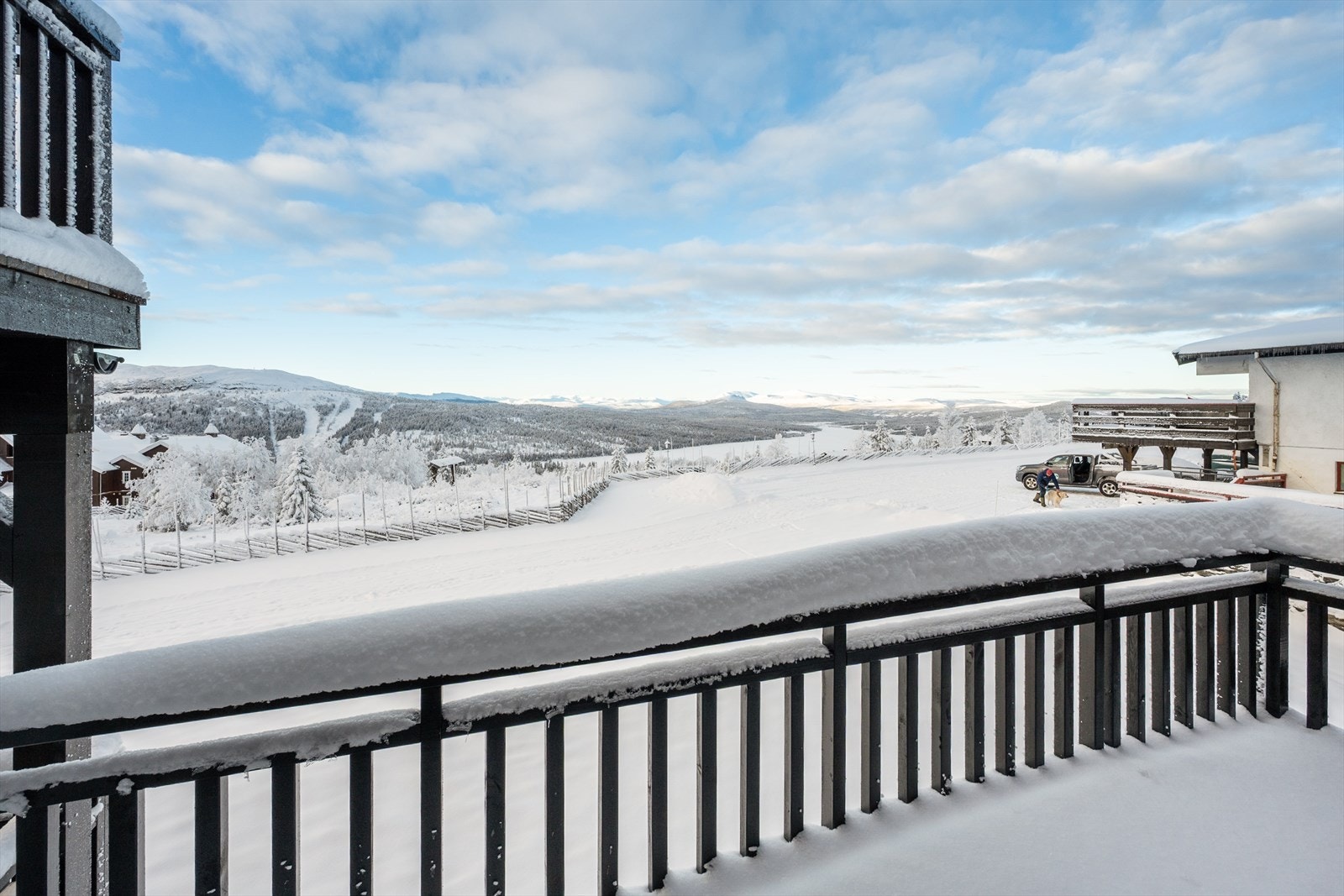 Balkongen er ca 8 kvm. Galleribilde