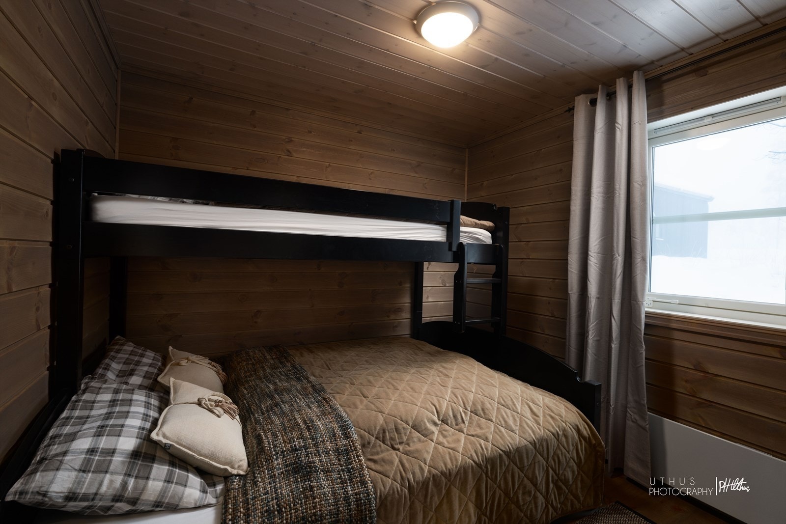 Soverom 2 av fin størrelse med køyeseng for ekstra sengeplasser Galleribilde