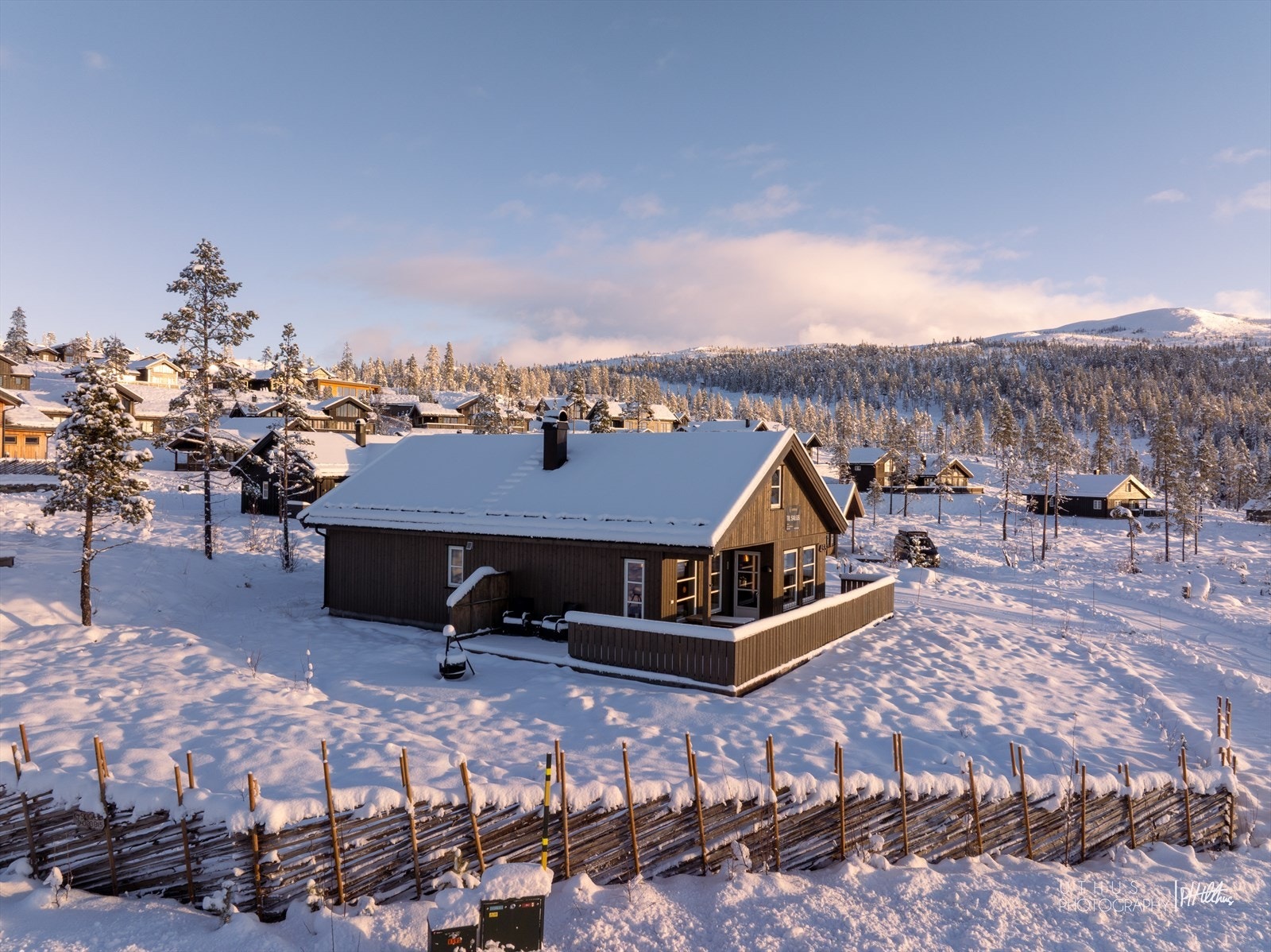Omkransende sørvestvendt terrasse på 45 kvm gir optimale solforhold Galleribilde