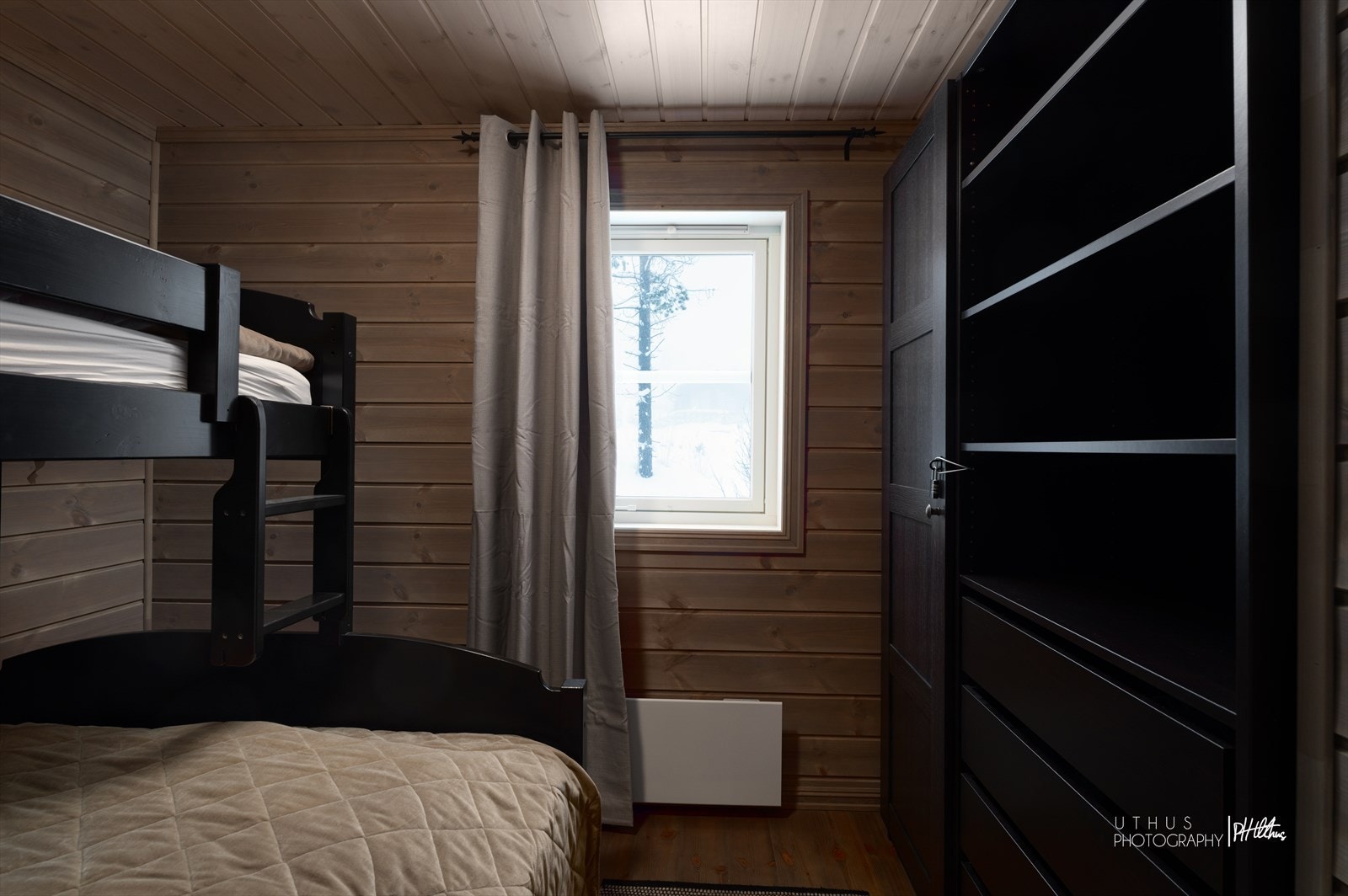 Soverommet er også utstyrt med garderobeskap Galleribilde