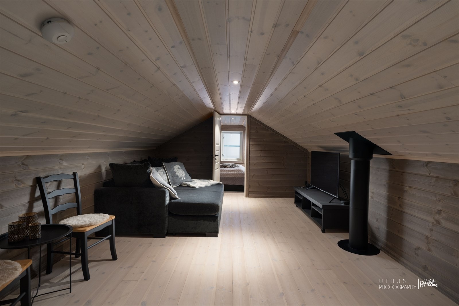 Loftstuen har gode møbleringsmuligheter Galleribilde