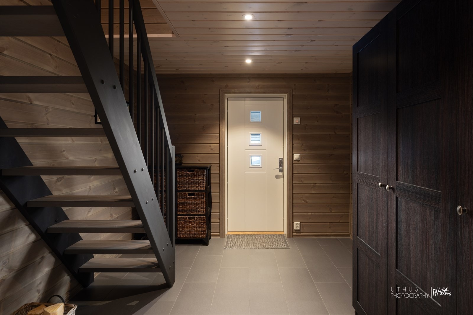 Flislagt entré med gulvvarme - velkommen inn til varmen Galleribilde