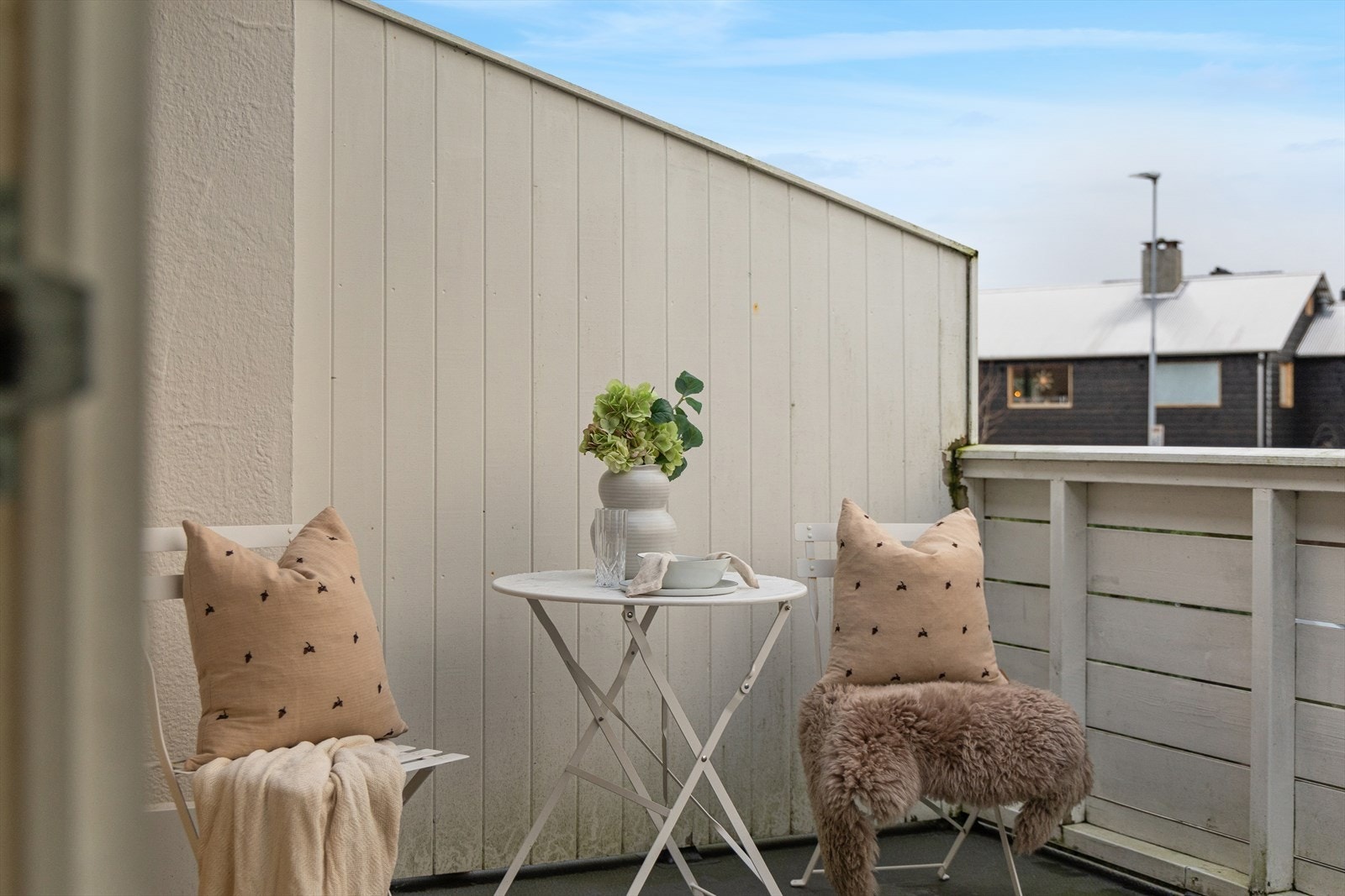 Koselig og skjermet balkong. Galleribilde