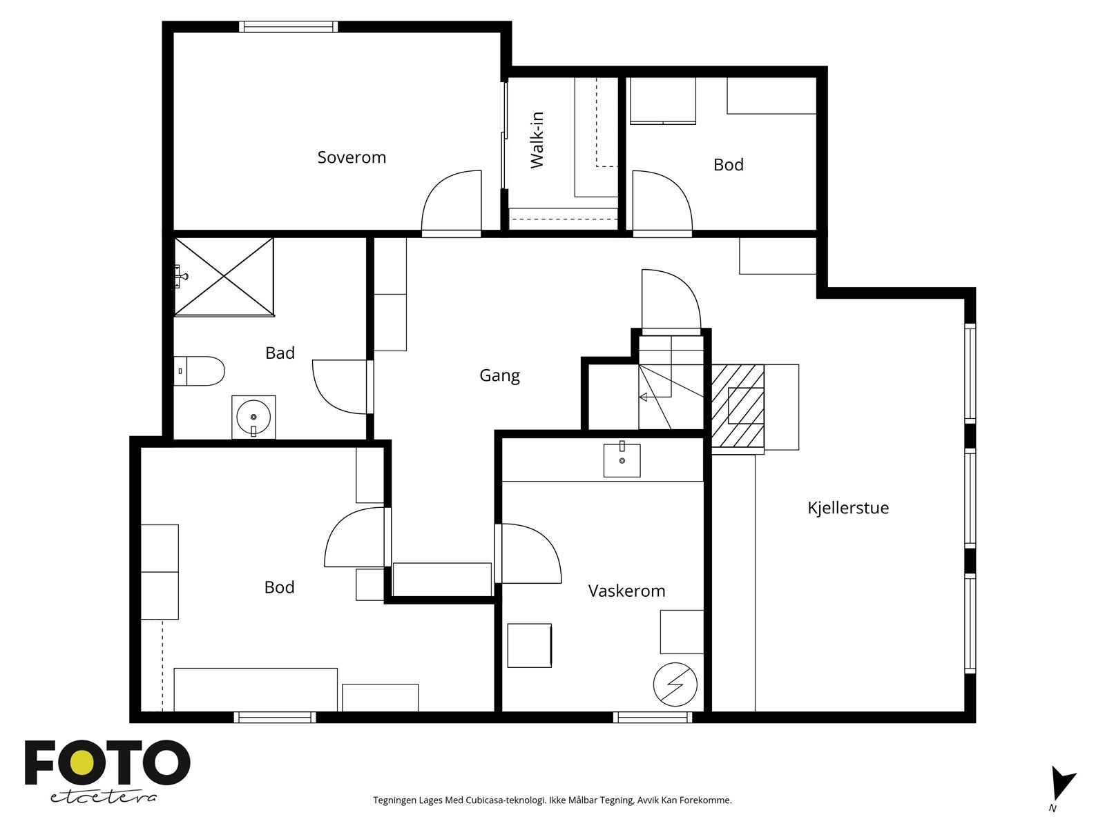 Underetasjen inneholder kjellerstue, soverom, bad, vaskerom og boder. Galleribilde