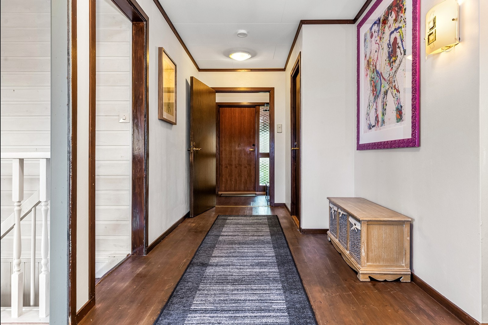 Fra gangen er det tilgang til de fleste av etasjens rom. Galleribilde