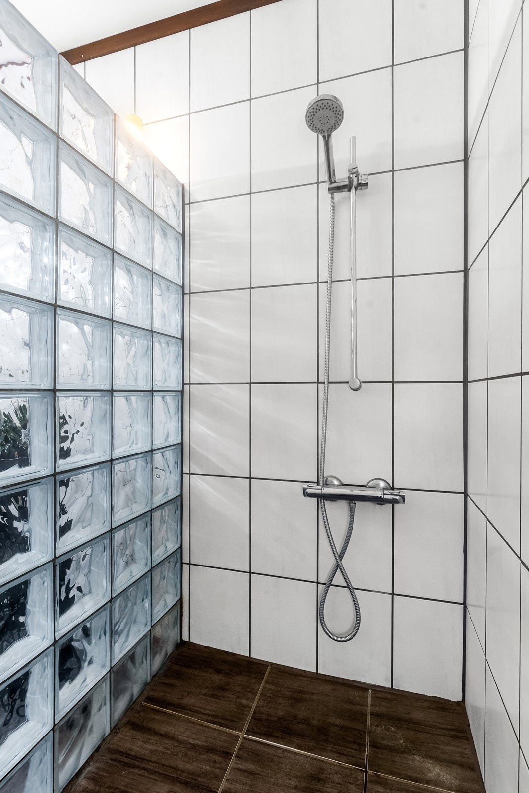 Flislagte overflater i dusjsonen. Galleribilde