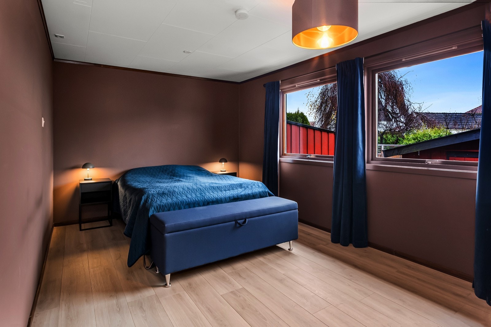 To vinduer gir godt med lys og luftemuligheter. Galleribilde