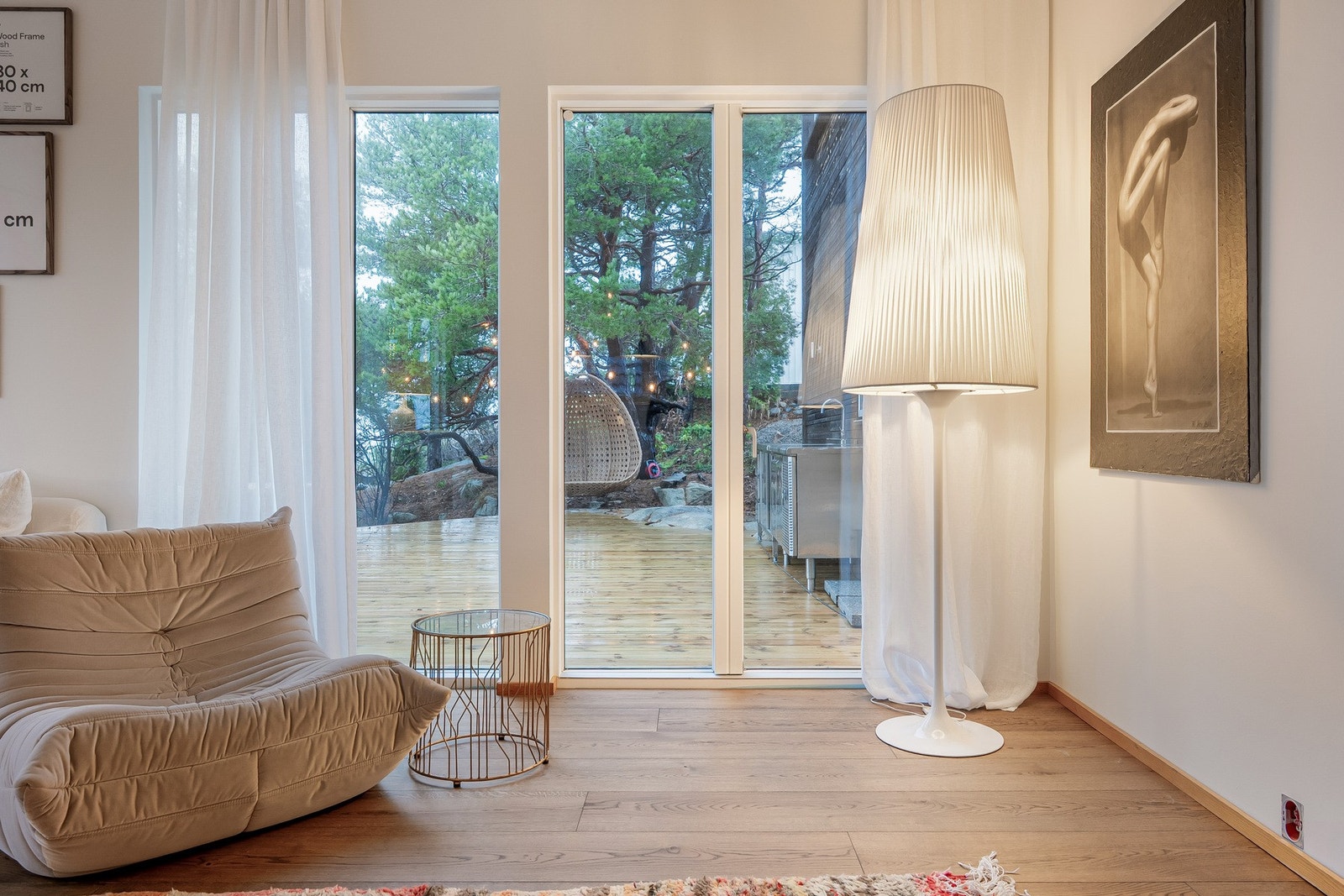 Adkomst til markterrasse ut fra stuen. Galleribilde