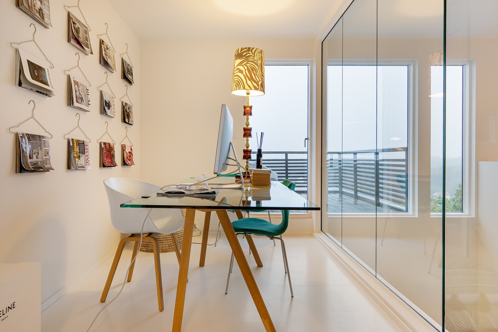 Fra etasjen har man utgang til en stor, solrik og ugenert takterrasse mot vest. Galleribilde