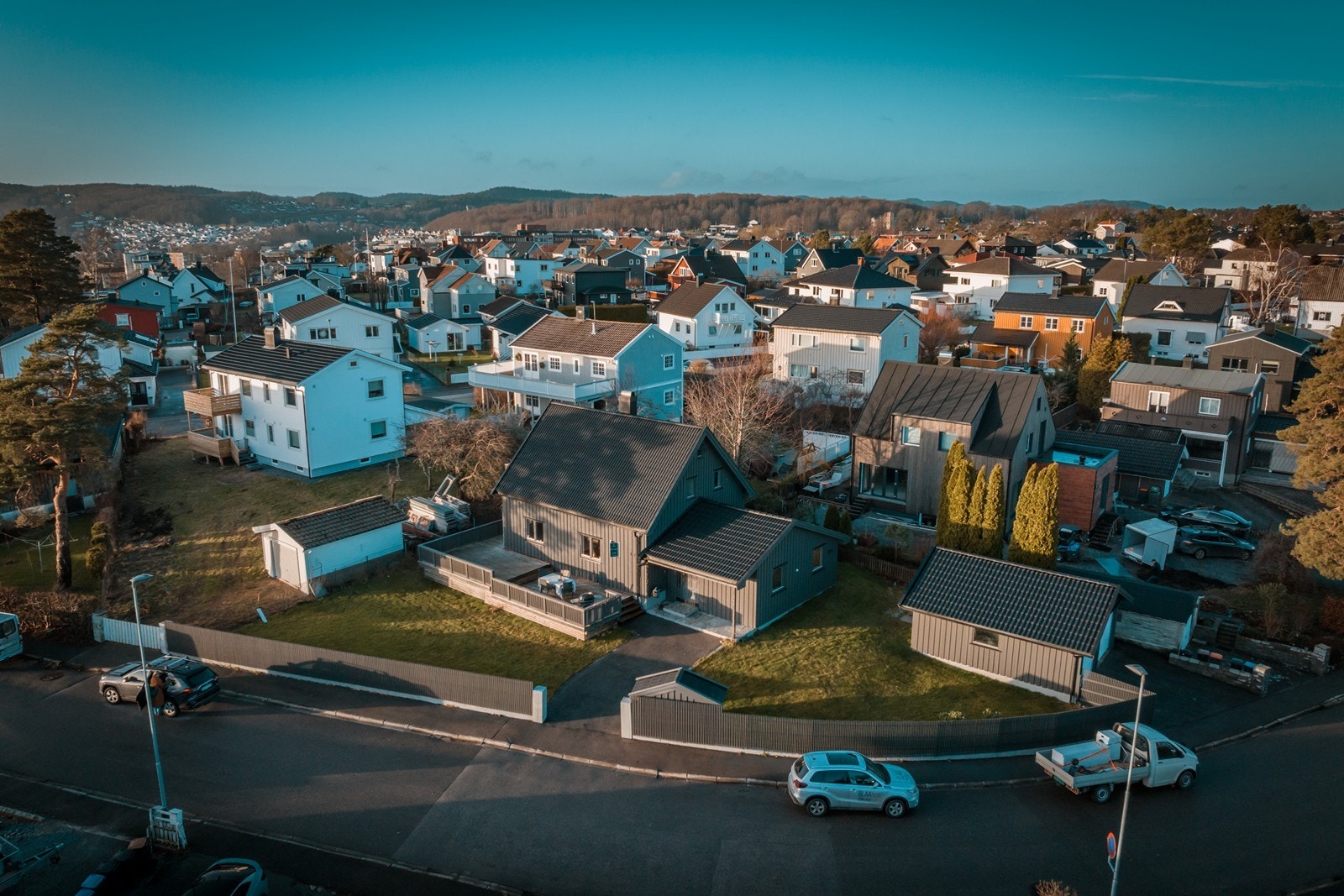 Fantastisk beliggende eiendom. Utsikt over fjorden og sentralt. Galleribilde