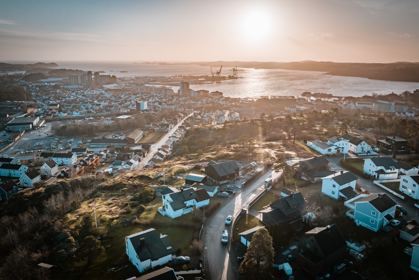 En av få boliger som ligger på toppen av Mesterfjellet med utsikt og mye sol. Galleribilde