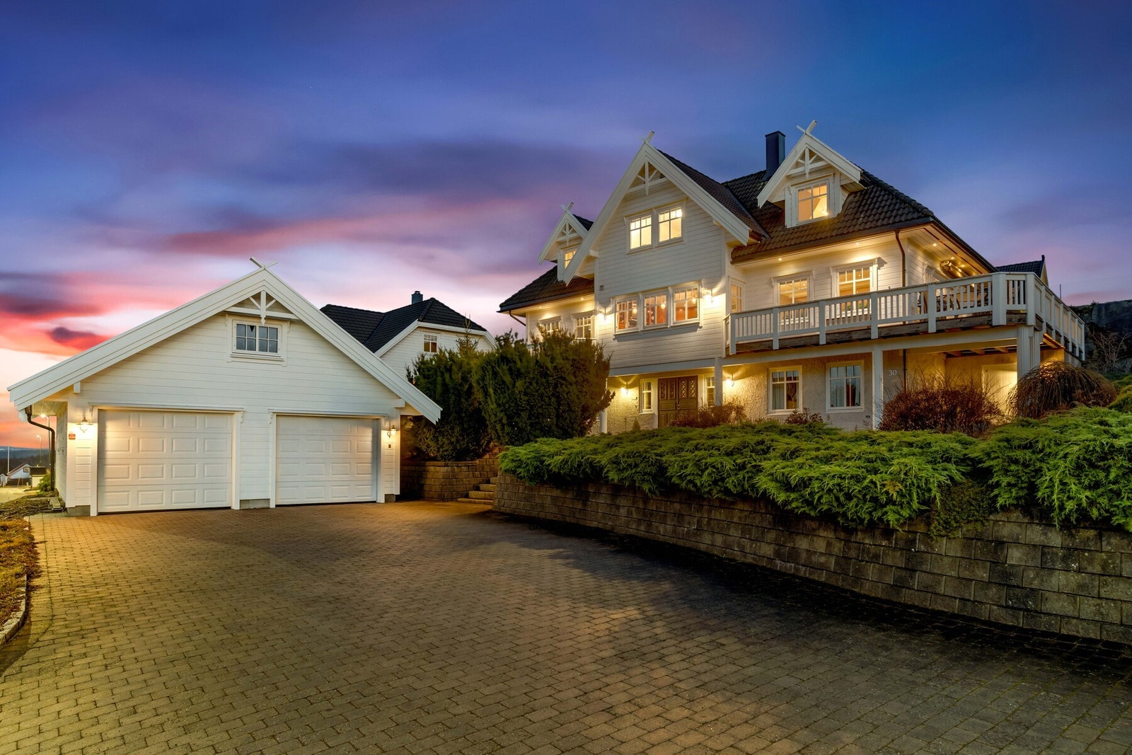 Christian Halvorsen v/EIE eiendomsmegling har gleden av å presentere Piggsoppveien 30! - En stor og velholdt enebolig over tre plan. Galleribilde