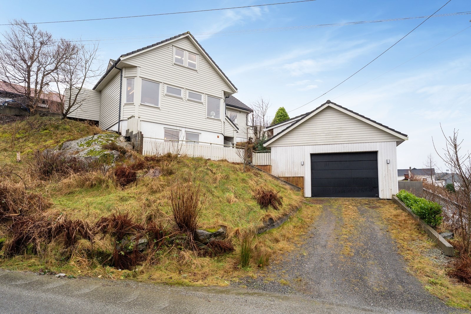 Gode parkeringsmuligheter i dobbel garasje Galleribilde