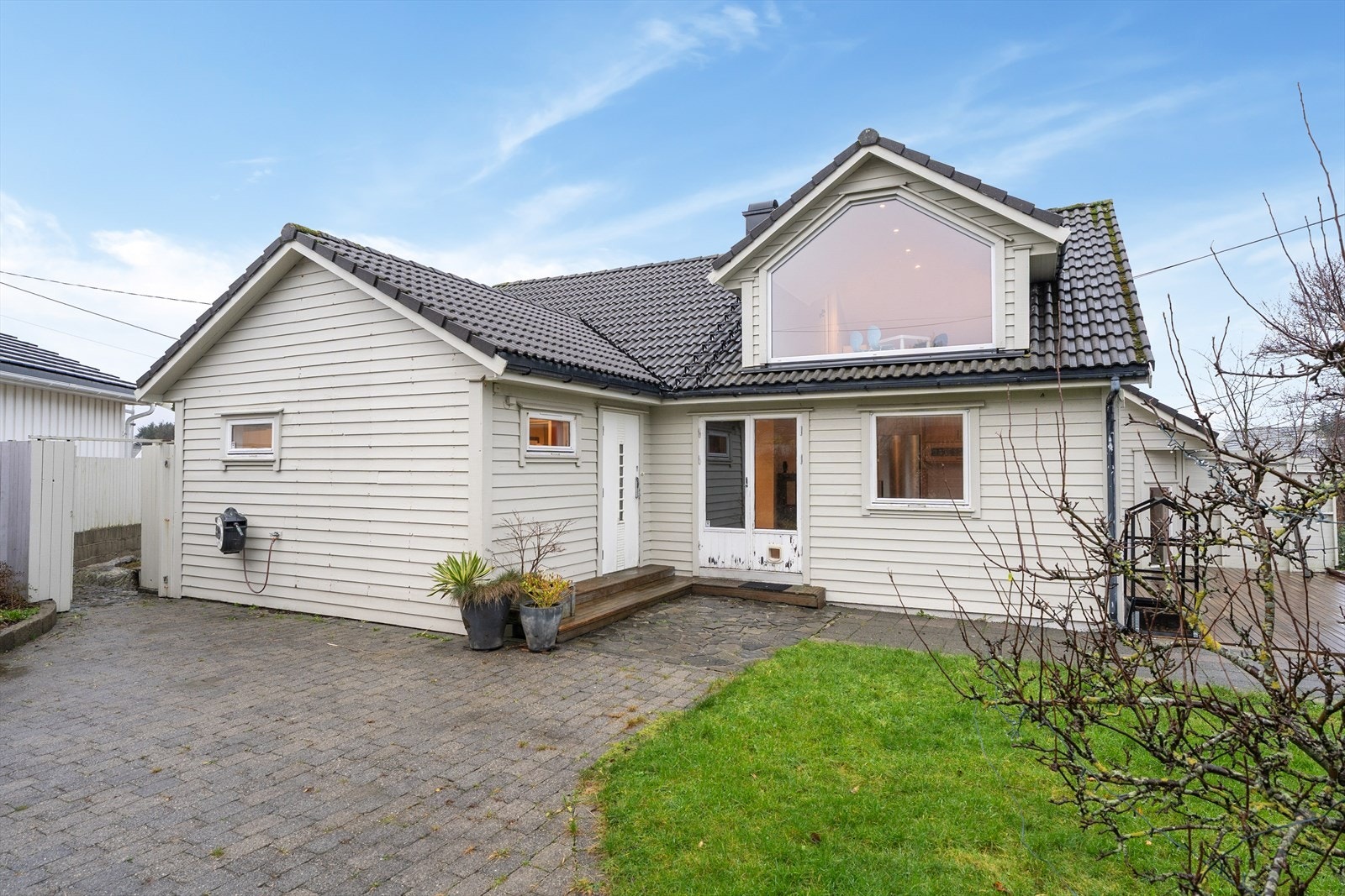 Svevegen 1 er en innholdsrik og funksjonell familiebolig Galleribilde