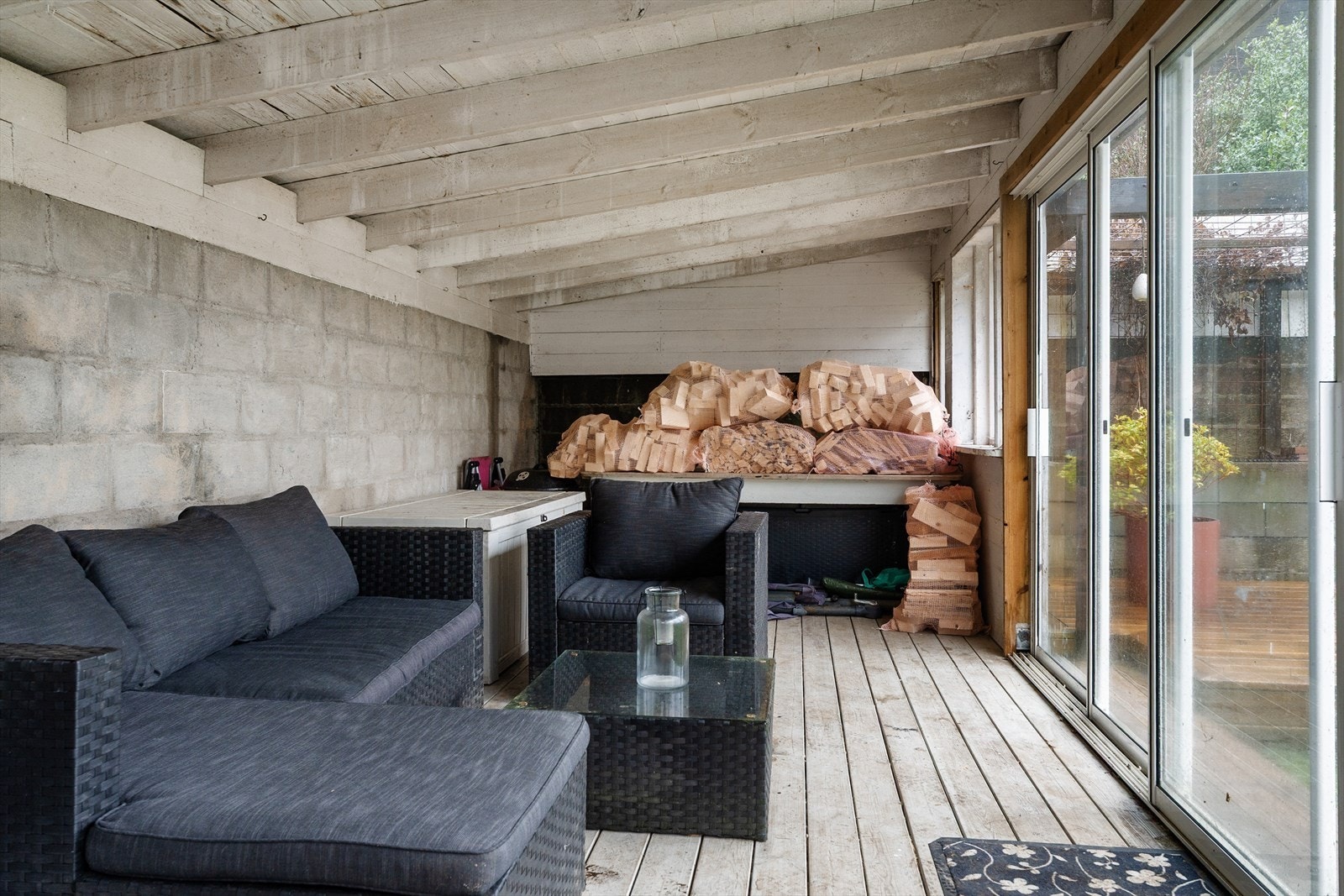 Hagestuen har god plass til ønsket utemøblement Galleribilde