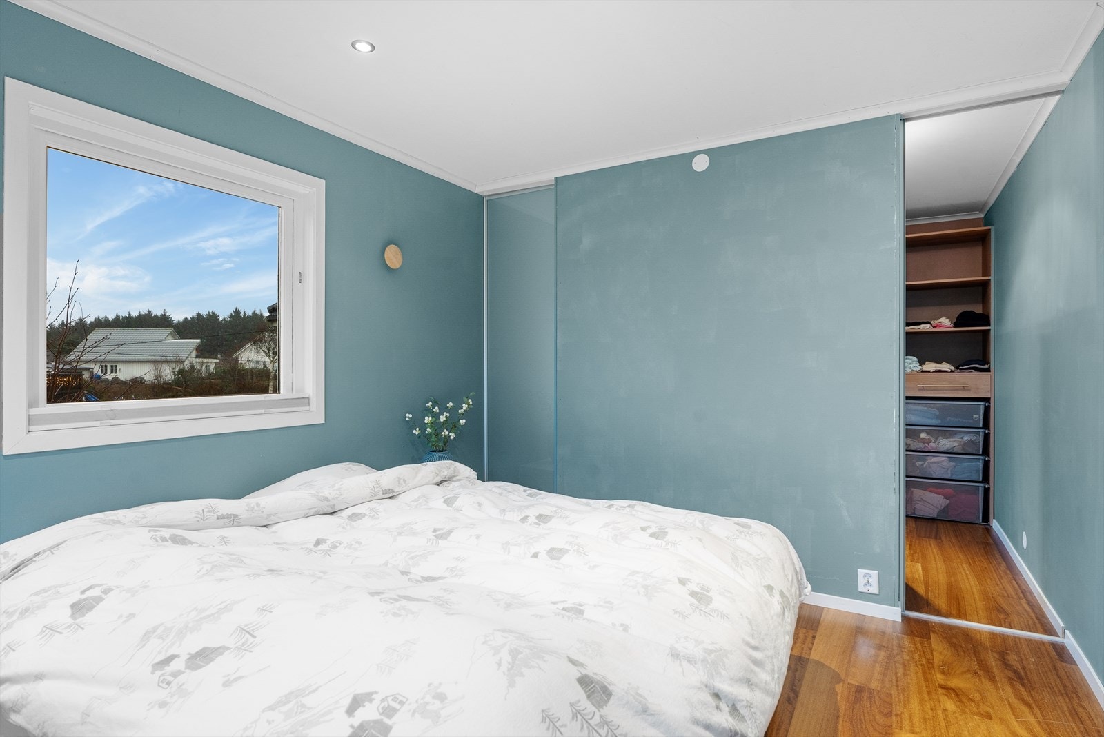 Soverommet har også adkomst til egen garderobe Galleribilde