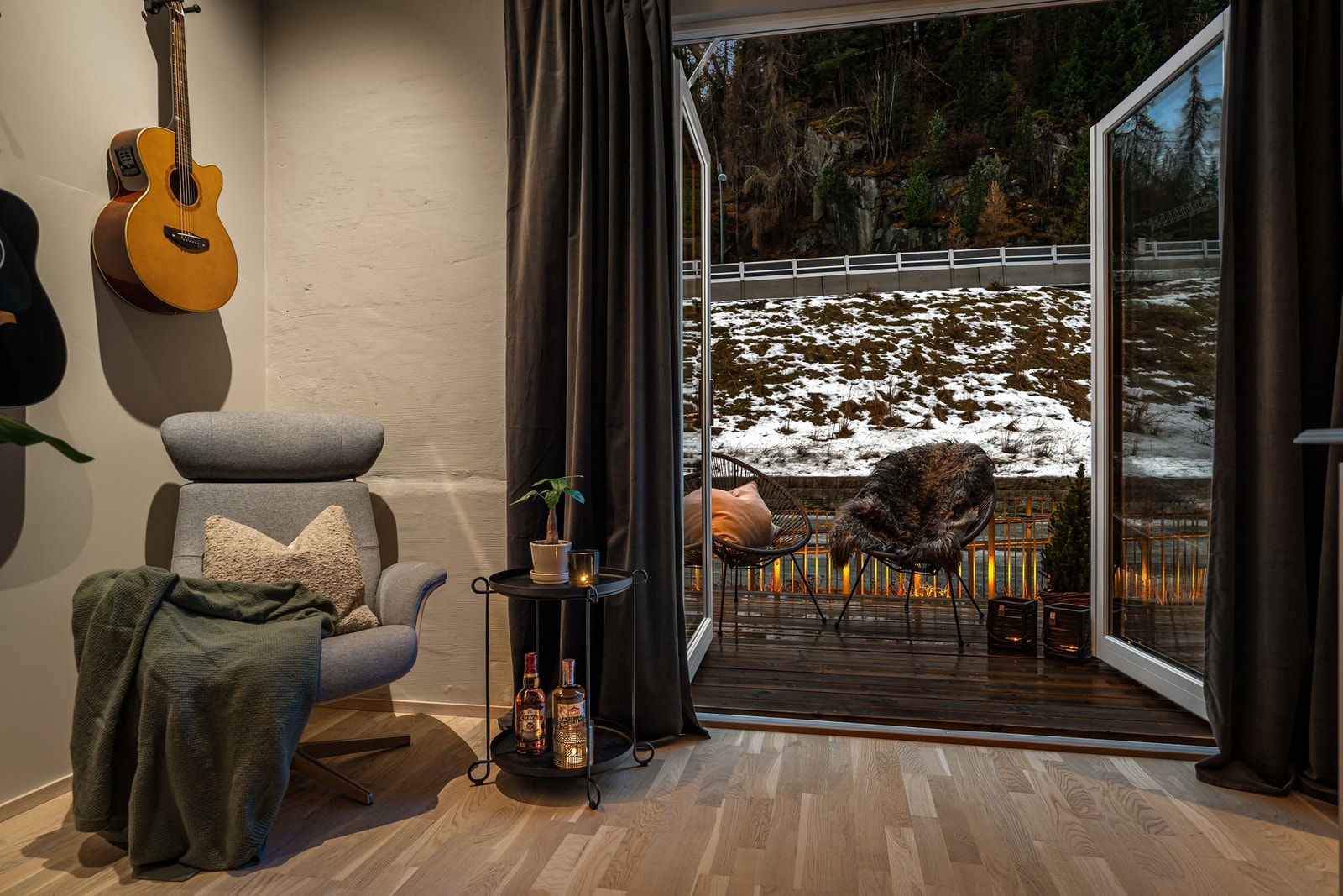 Fra stue/kjøkken har man utgang til en egen terrasse. Galleribilde