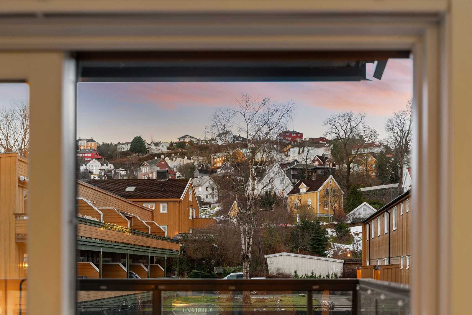 Fra balkongen har man også fin utsikt mot vakre Steinberget. Galleribilde