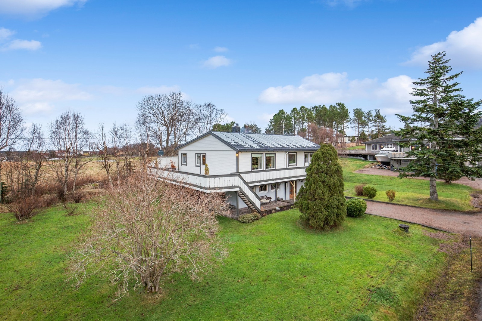 Godt vedlikeholdt enebolig på Kårvåg Galleribilde