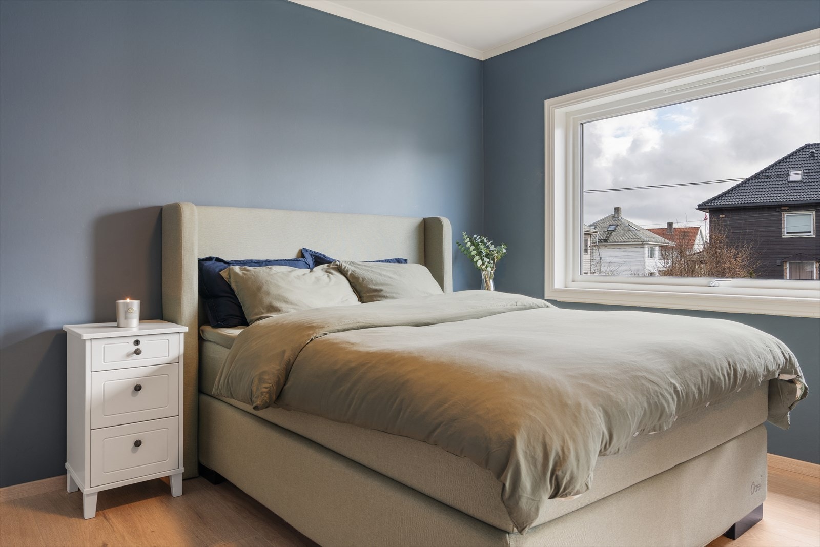 Boligen har 2 soverom av god størrelse med plass til garderobe. Galleribilde