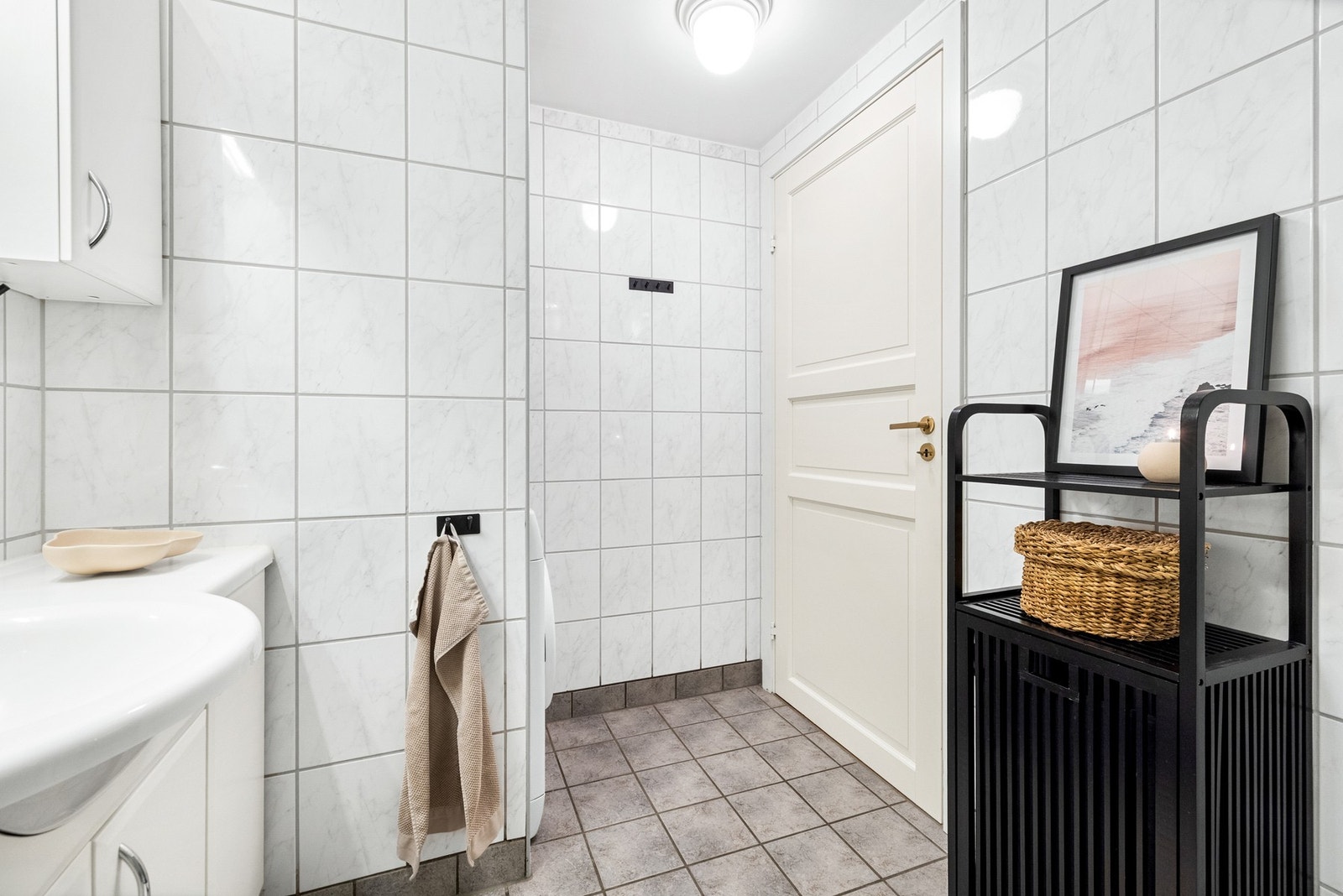 Overflater med flislagte gulv og vegger Galleribilde