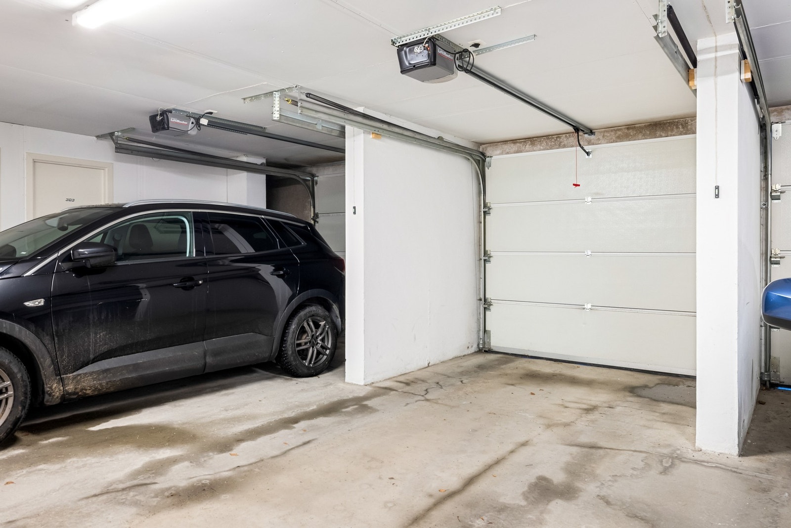 Det medfølger egen garasjeplass for leiligheten i felles underetasje Galleribilde