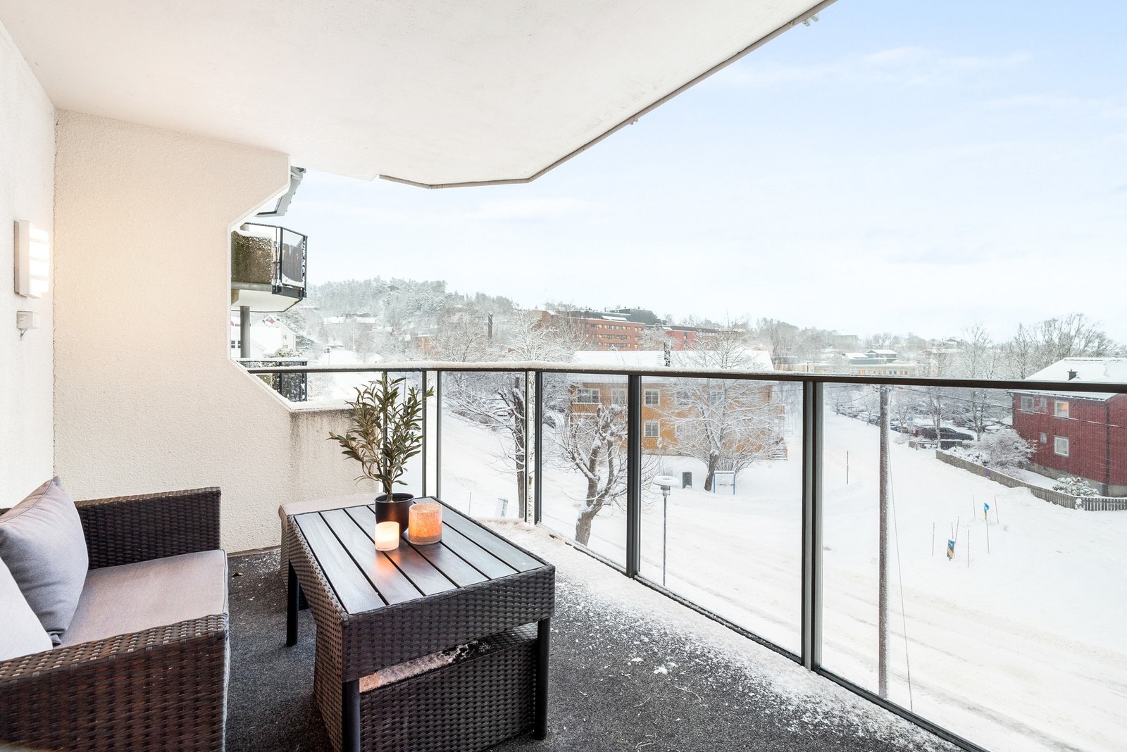 Leiligheten er østvendt, med utsikt til nærområdet og den østlige delen av sentrum Galleribilde