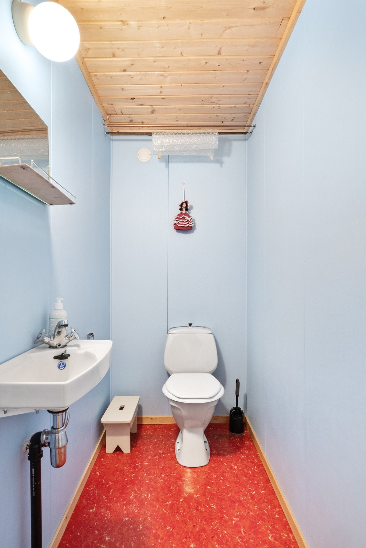 Toalettrom i kjeller Galleribilde