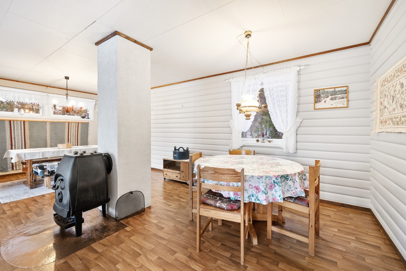 Oppvarming med vedovn og elektrisitet Galleribilde