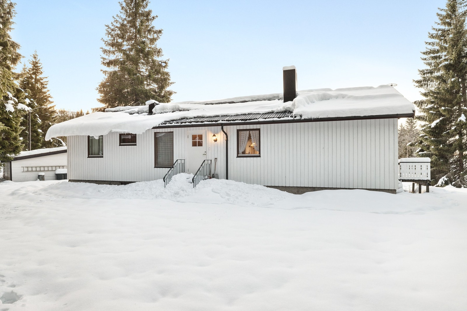 Enebolig fra 1980, beliggende i et lite byggefelt på Heimly Galleribilde